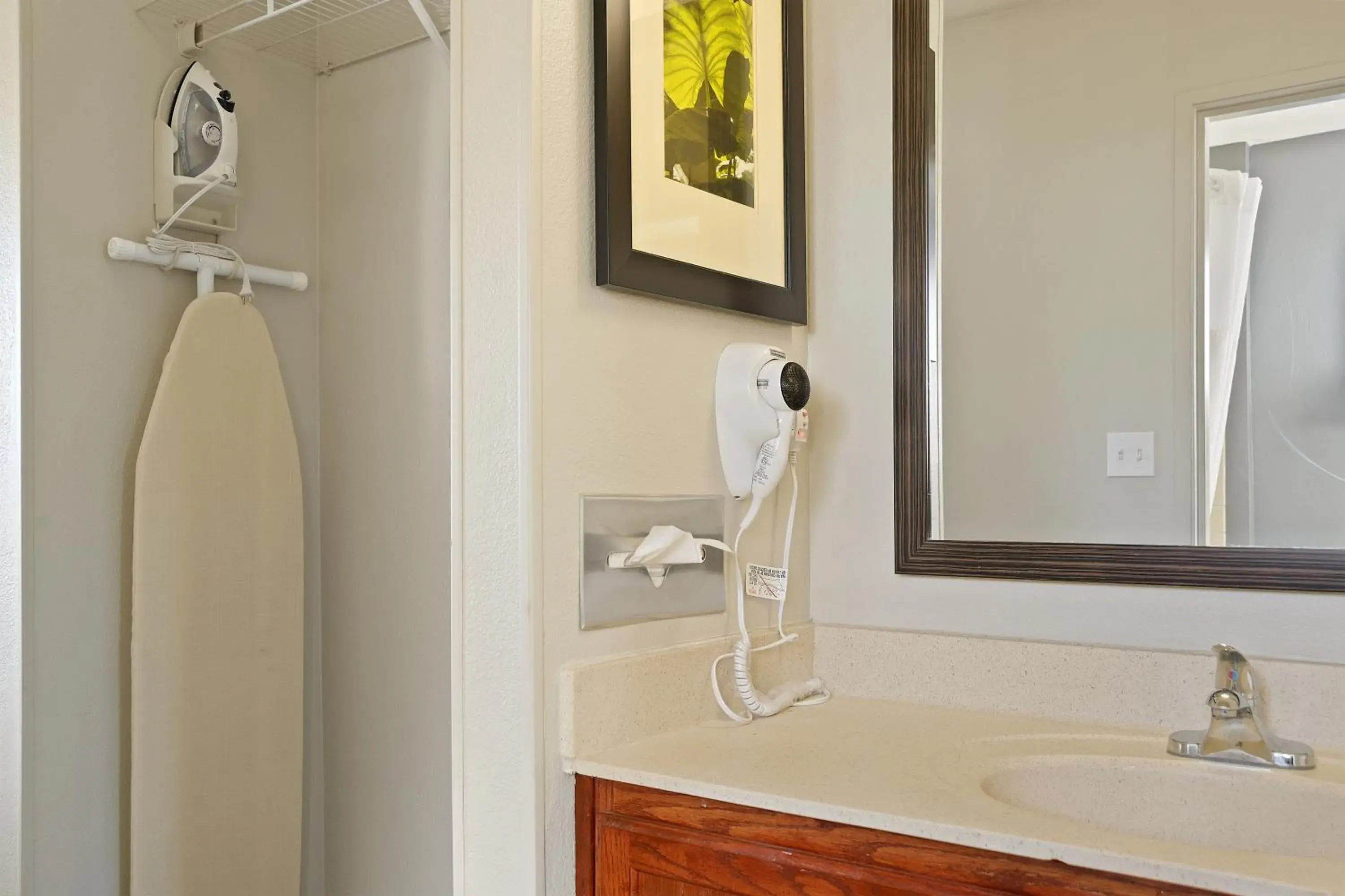 Bathroom in Extended Stay America Suites - Kansas City - Lenexa - 87th St