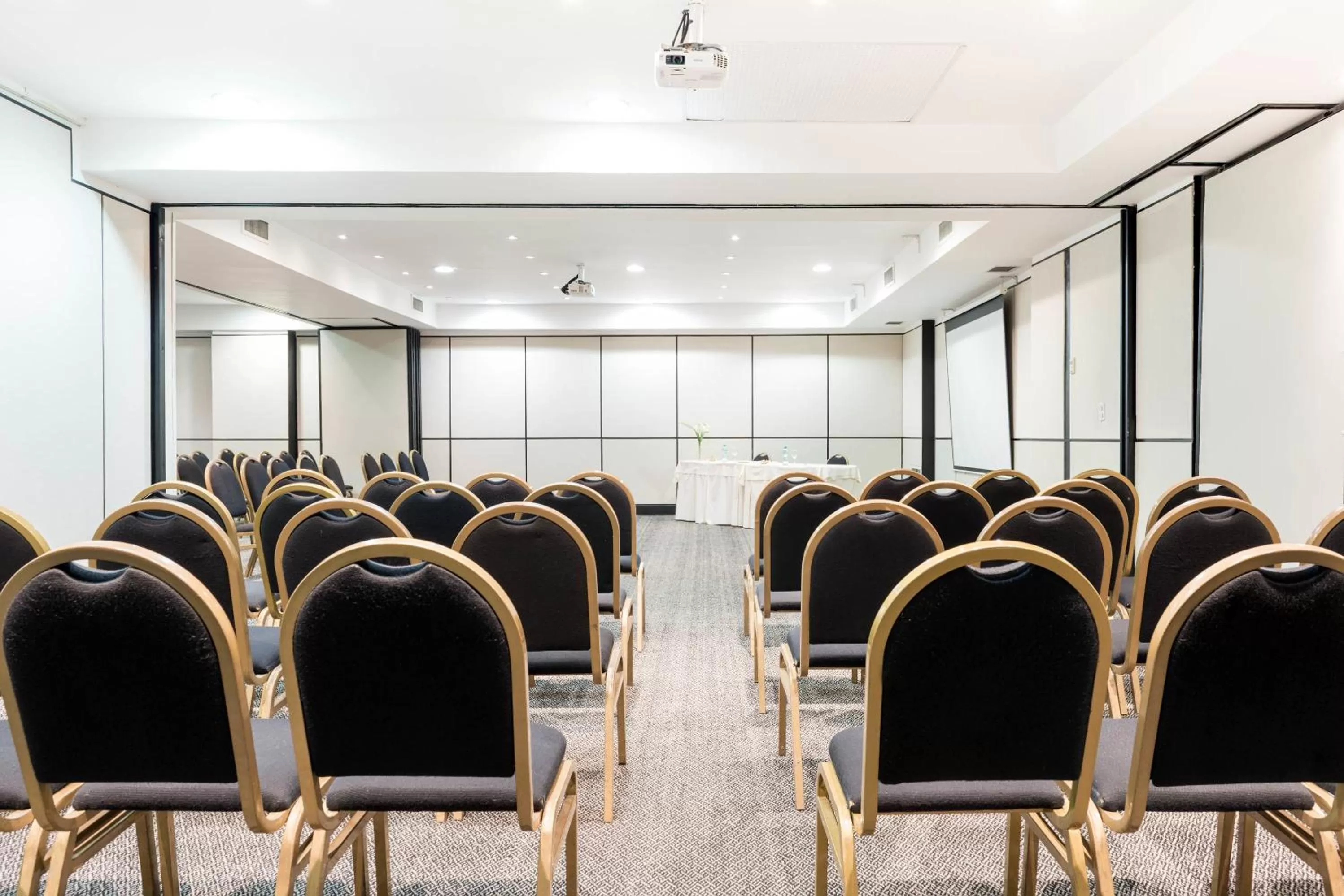 Meeting/conference room in Loi Suites Recoleta Hotel