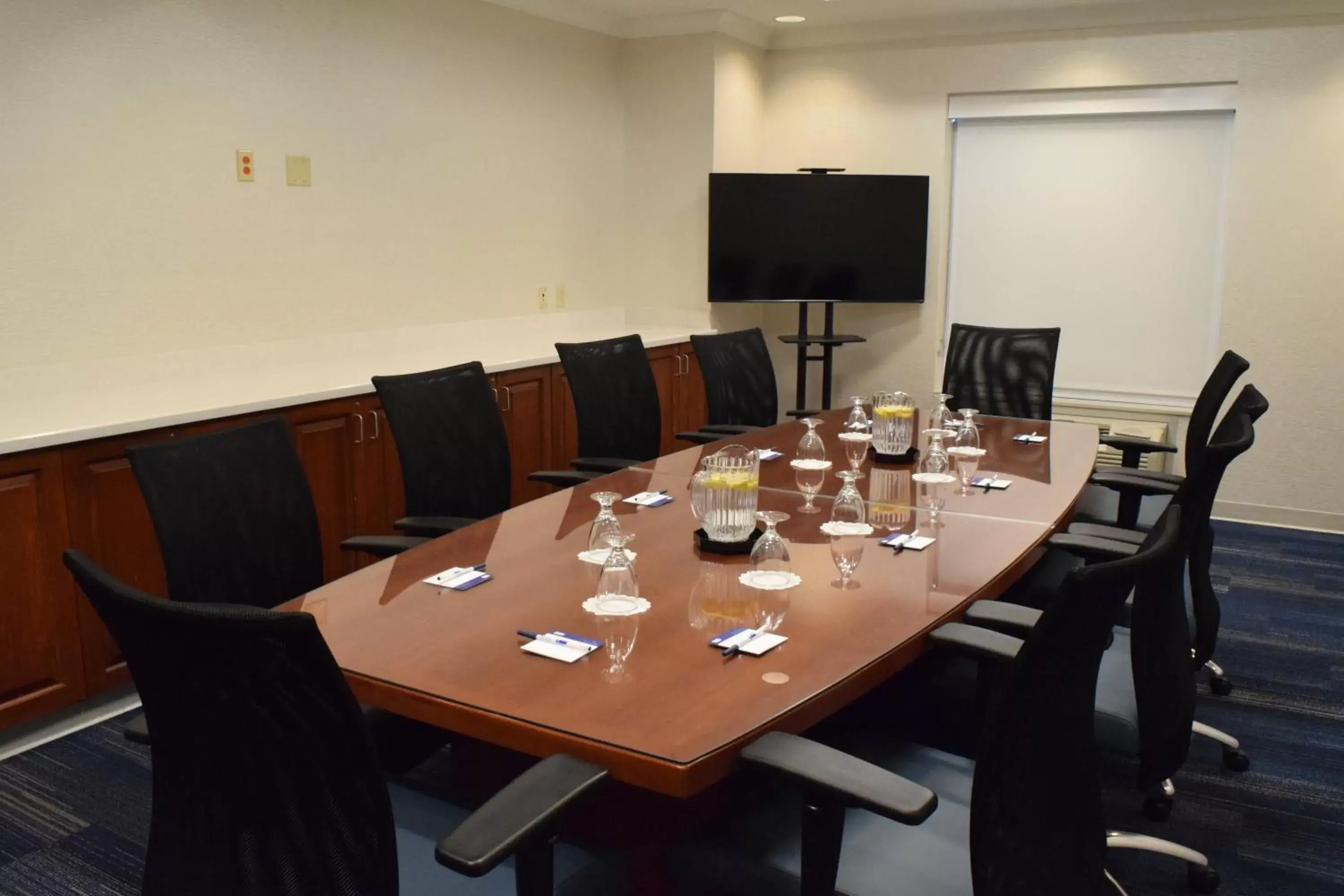 Meeting/conference room in Holiday Inn Express Hotel & Suites Rochester Webster, an IHG Hotel