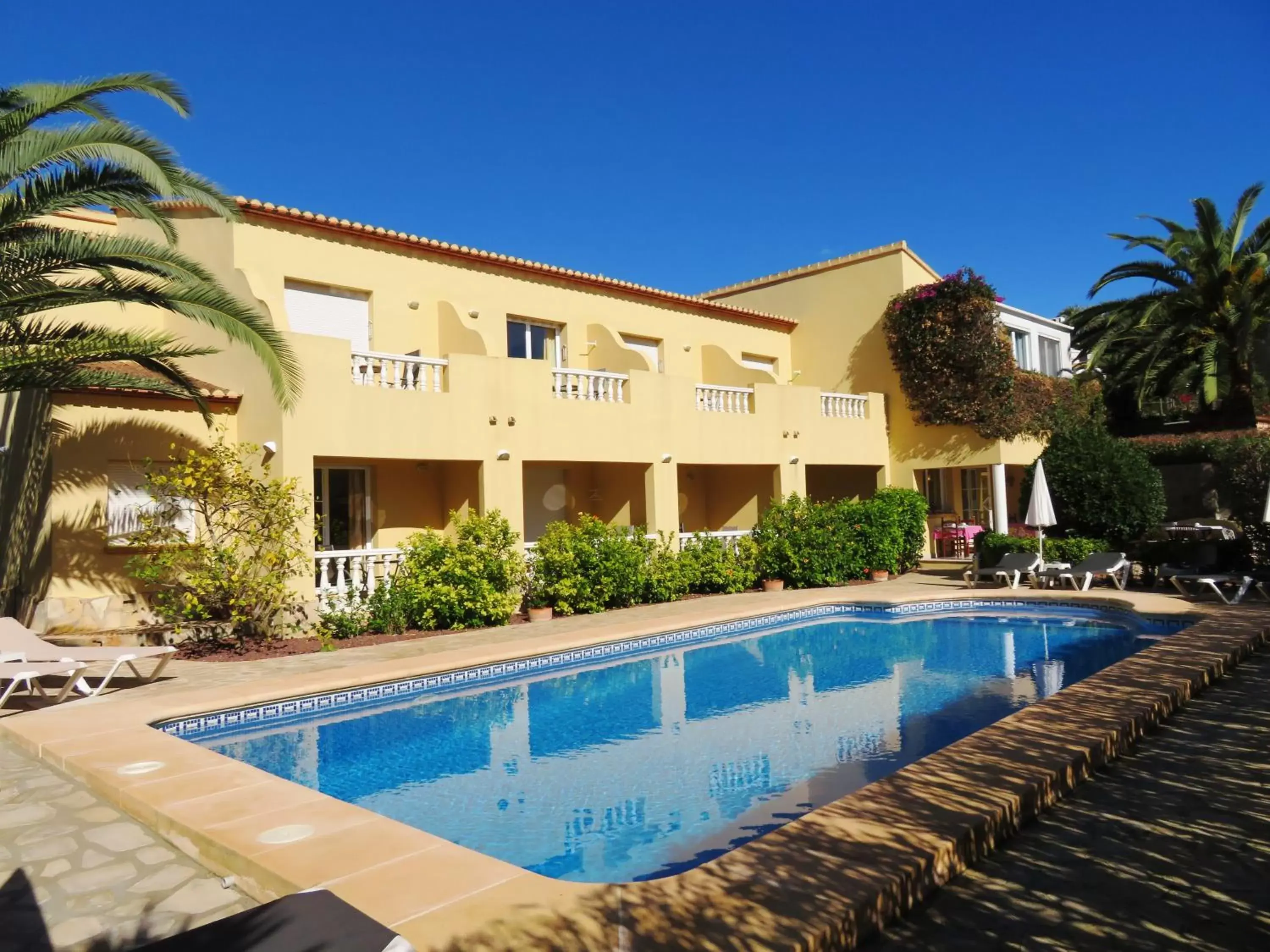 Swimming pool, Property Building in Hotel Montemar