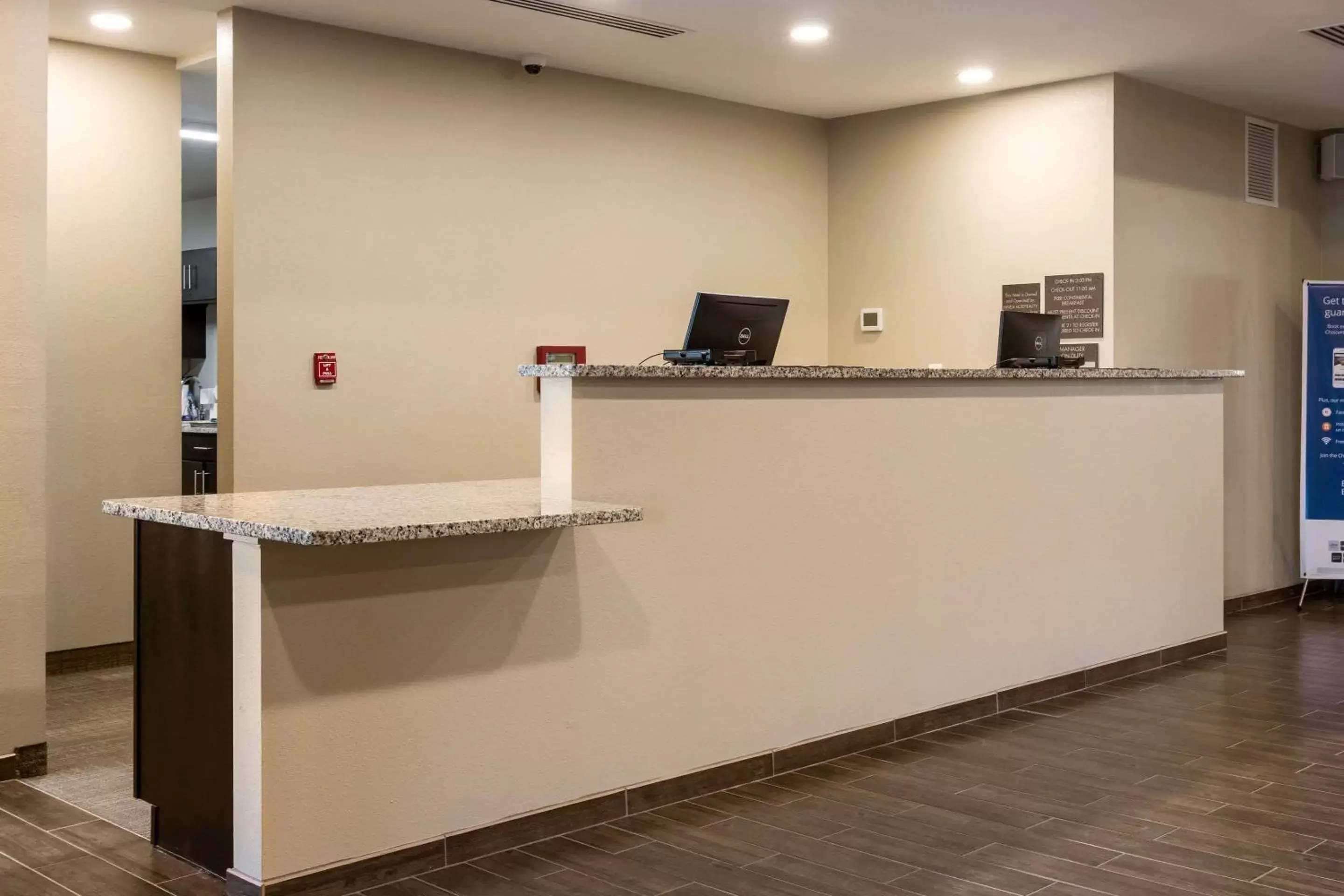 Lobby or reception in Comfort Suites
