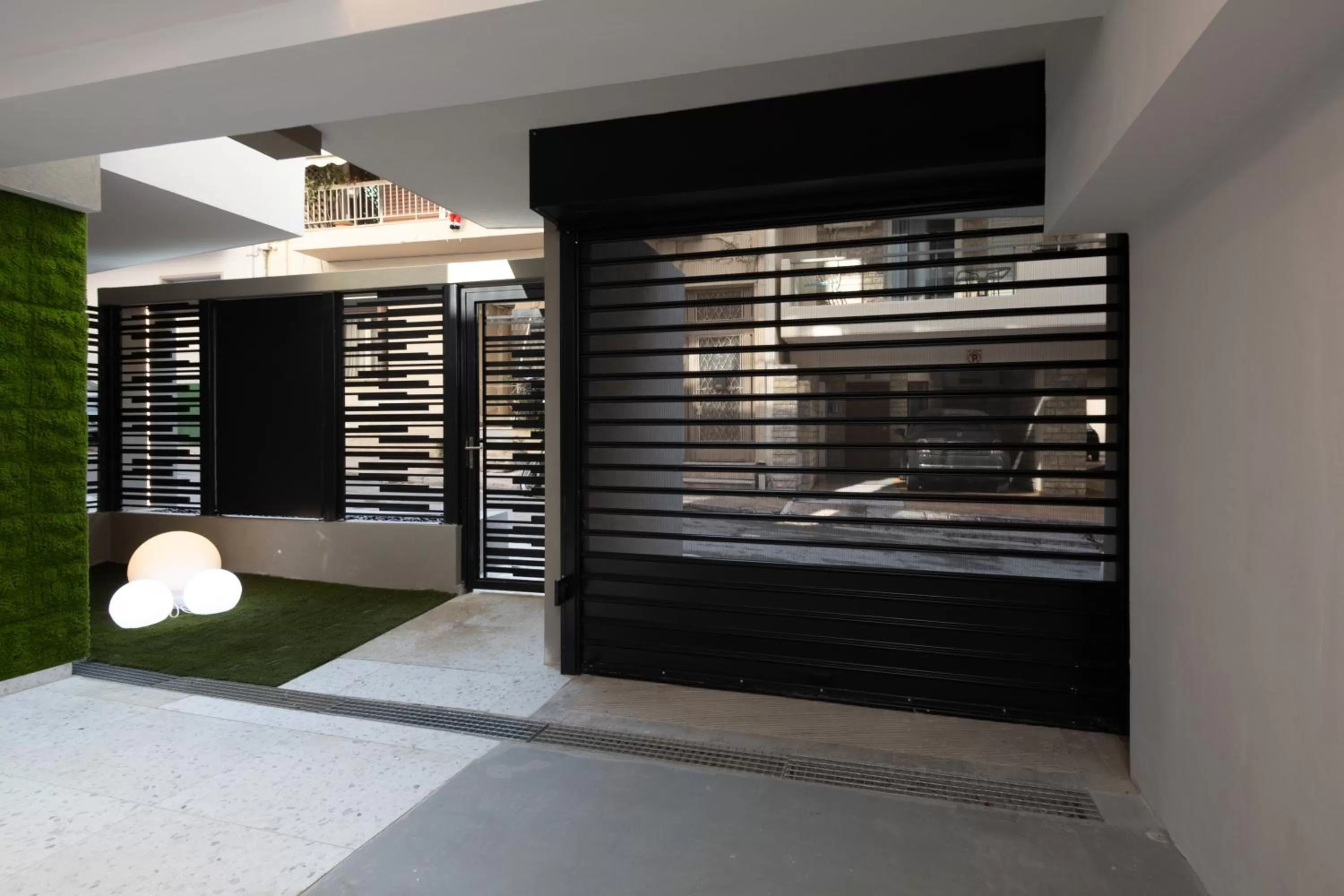 Facade/entrance, Bed in Incanto Boutique Suites - Neos Kosmos