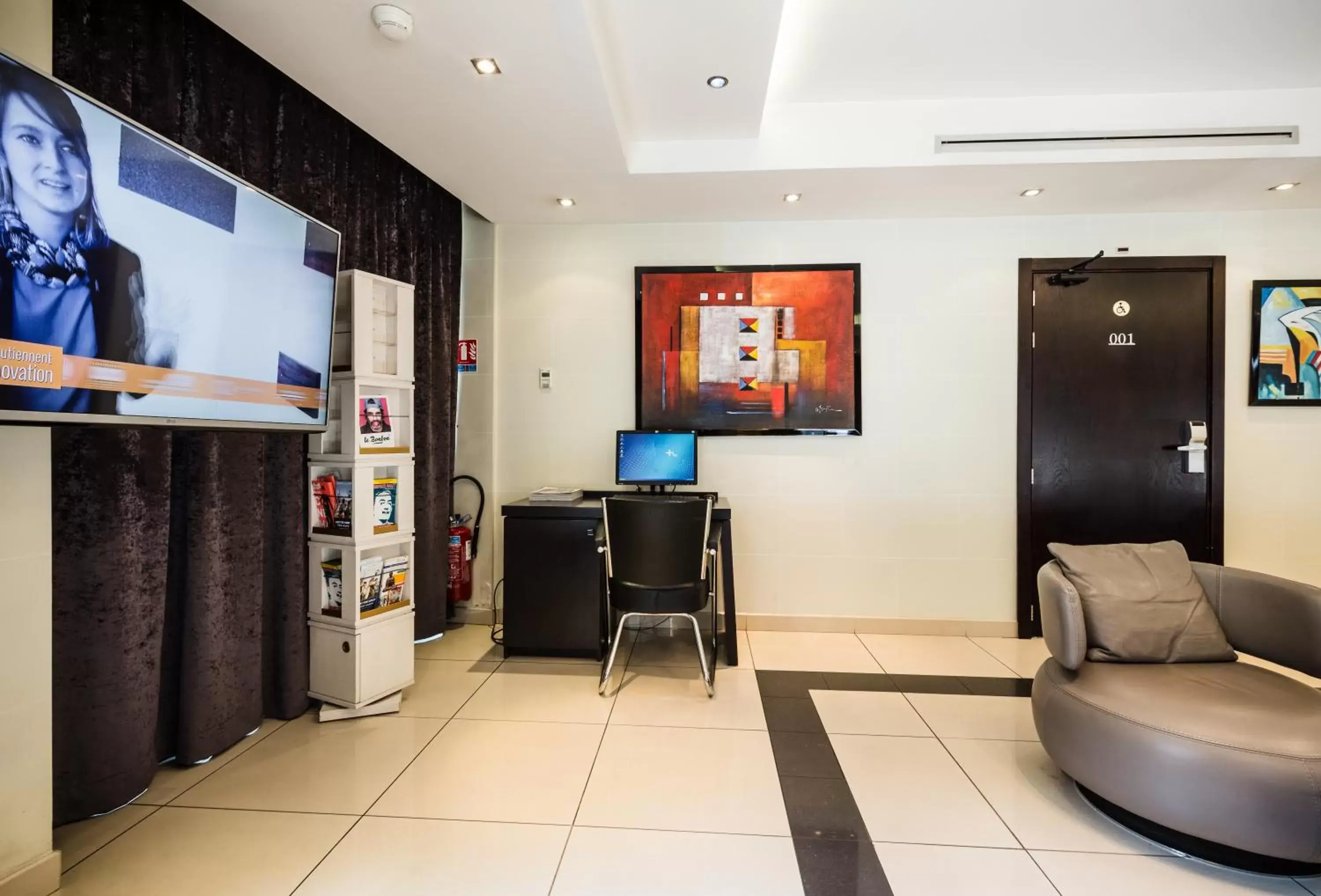 Business facilities, Lobby/Reception in Hotel Park Lane Paris