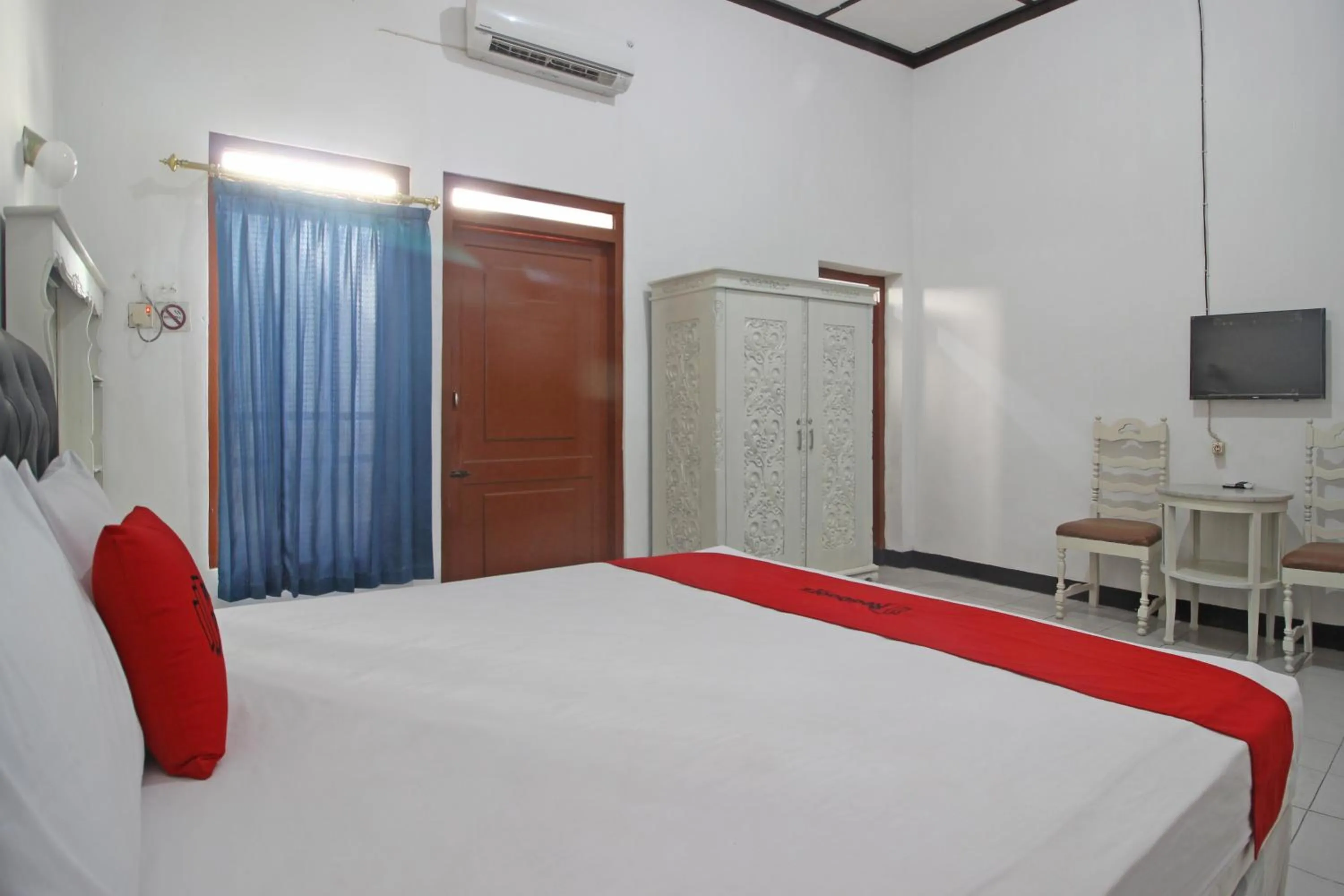 Bedroom, Bed in RedDoorz Plus @ Taman Siswa 3