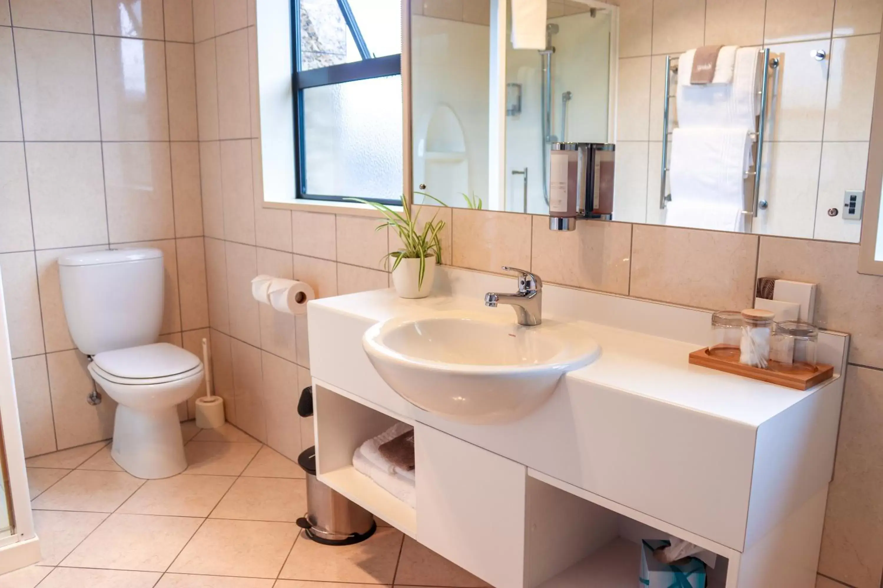 Bathroom in Coleraine Suites & Apartments