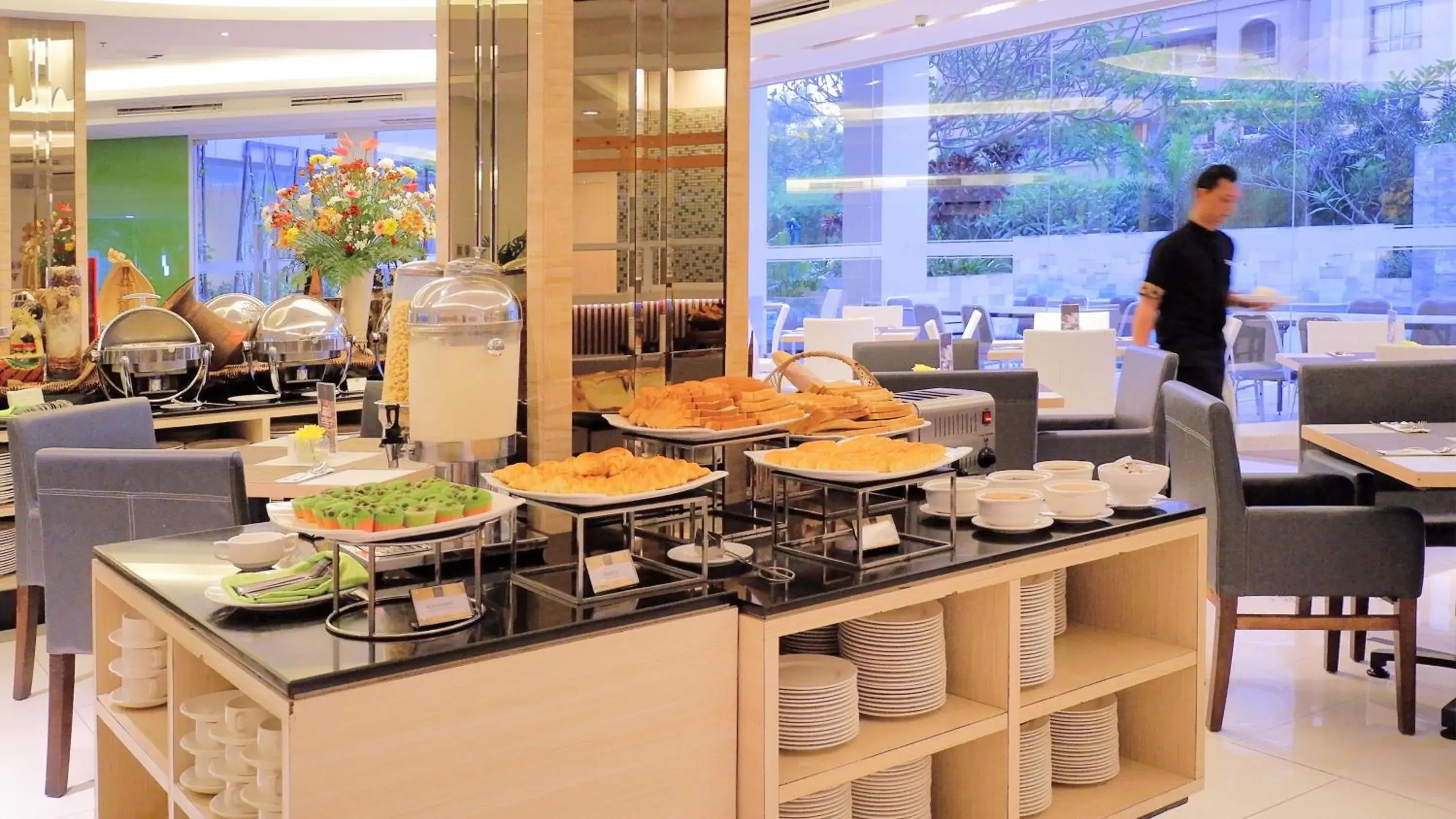 Restaurant/places to eat in eL Hotel Jakarta