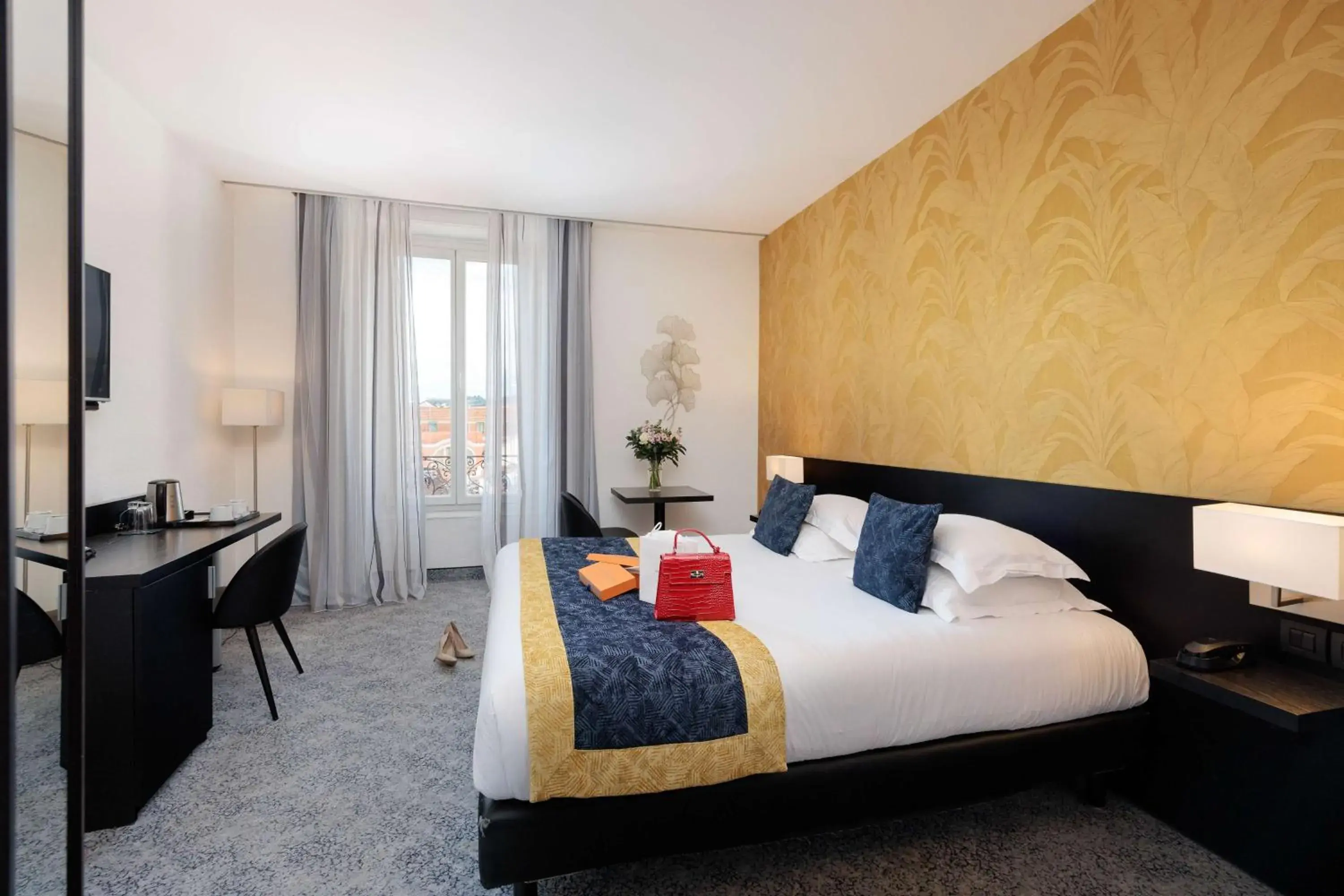 Bedroom in Best Western Plus Hôtel Massena Nice