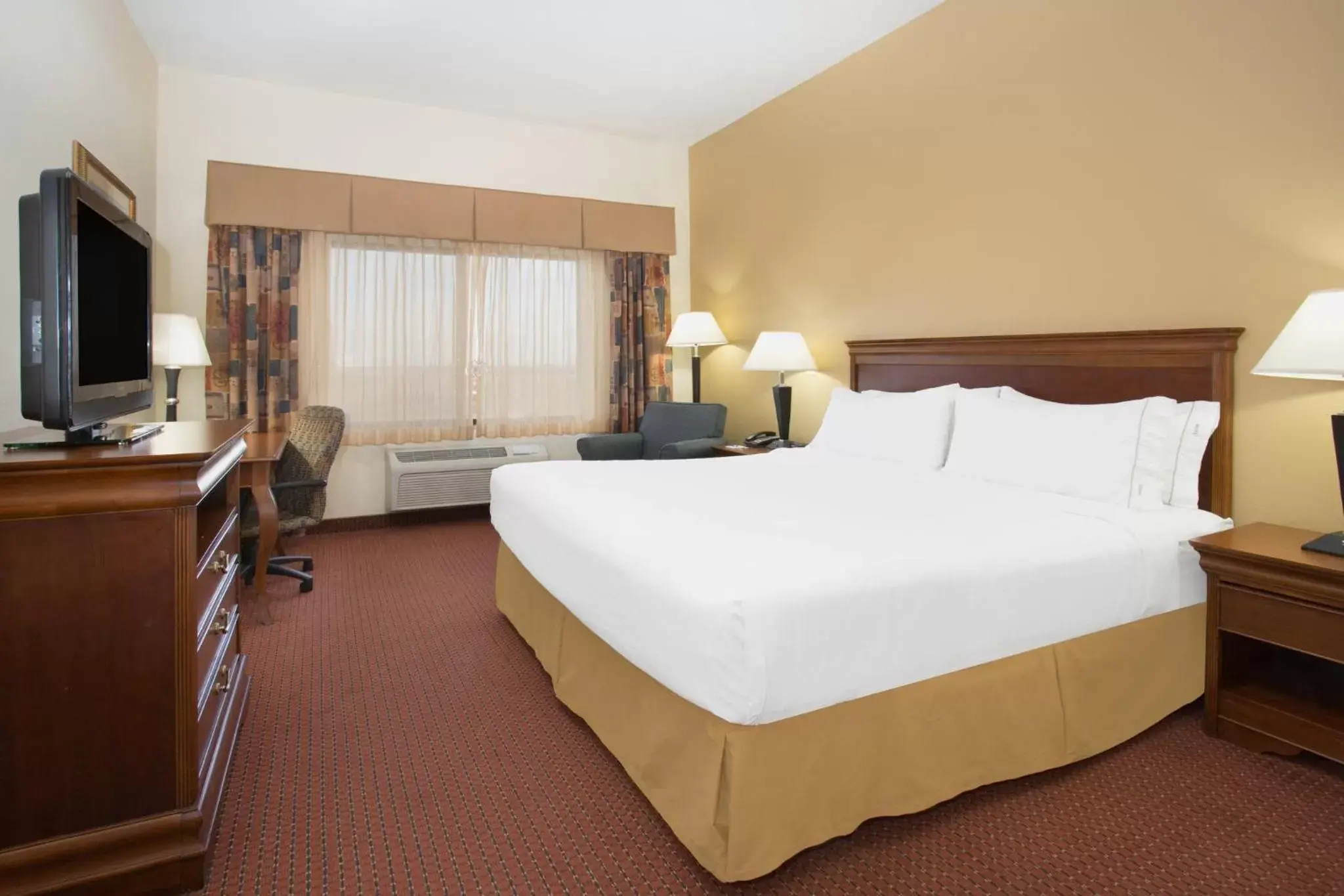 Photo of the whole room, Bed in Holiday Inn Express Hotel & Suites Las Vegas, an IHG Hotel