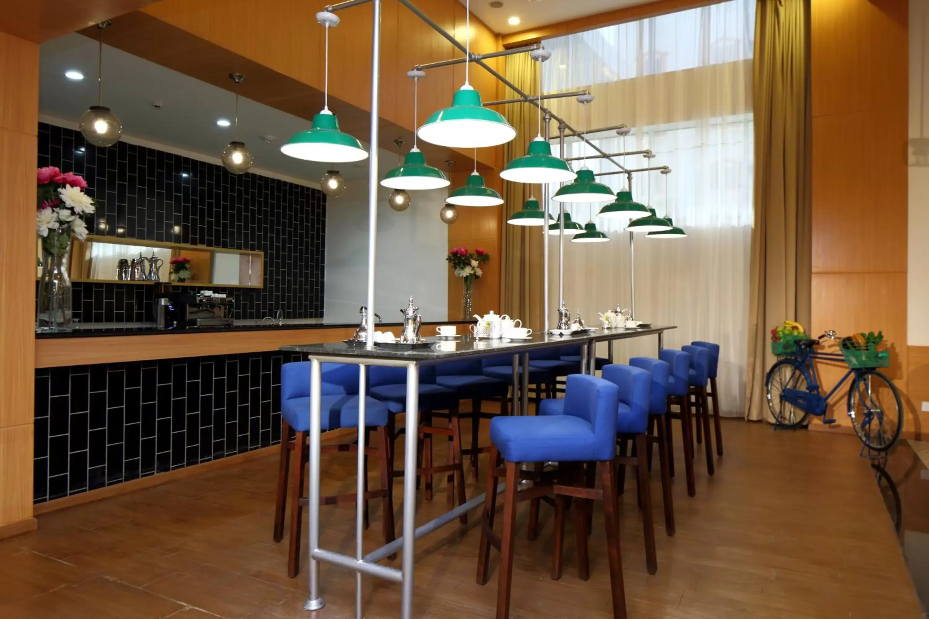 Lounge or bar, Restaurant/Places to Eat in Park Inn by Radisson Najran