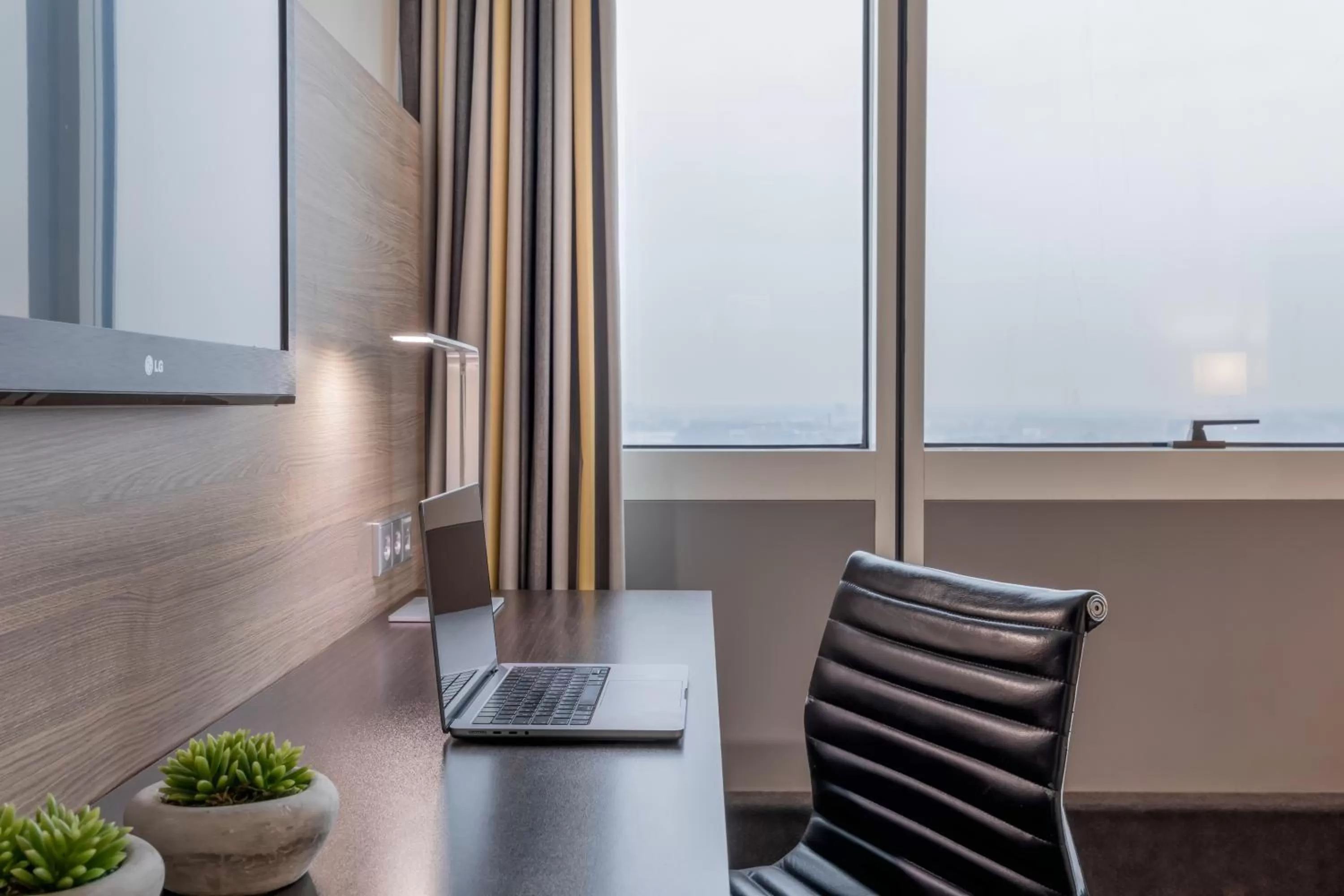 TV and multimedia in Select Hotel Berlin Spiegelturm