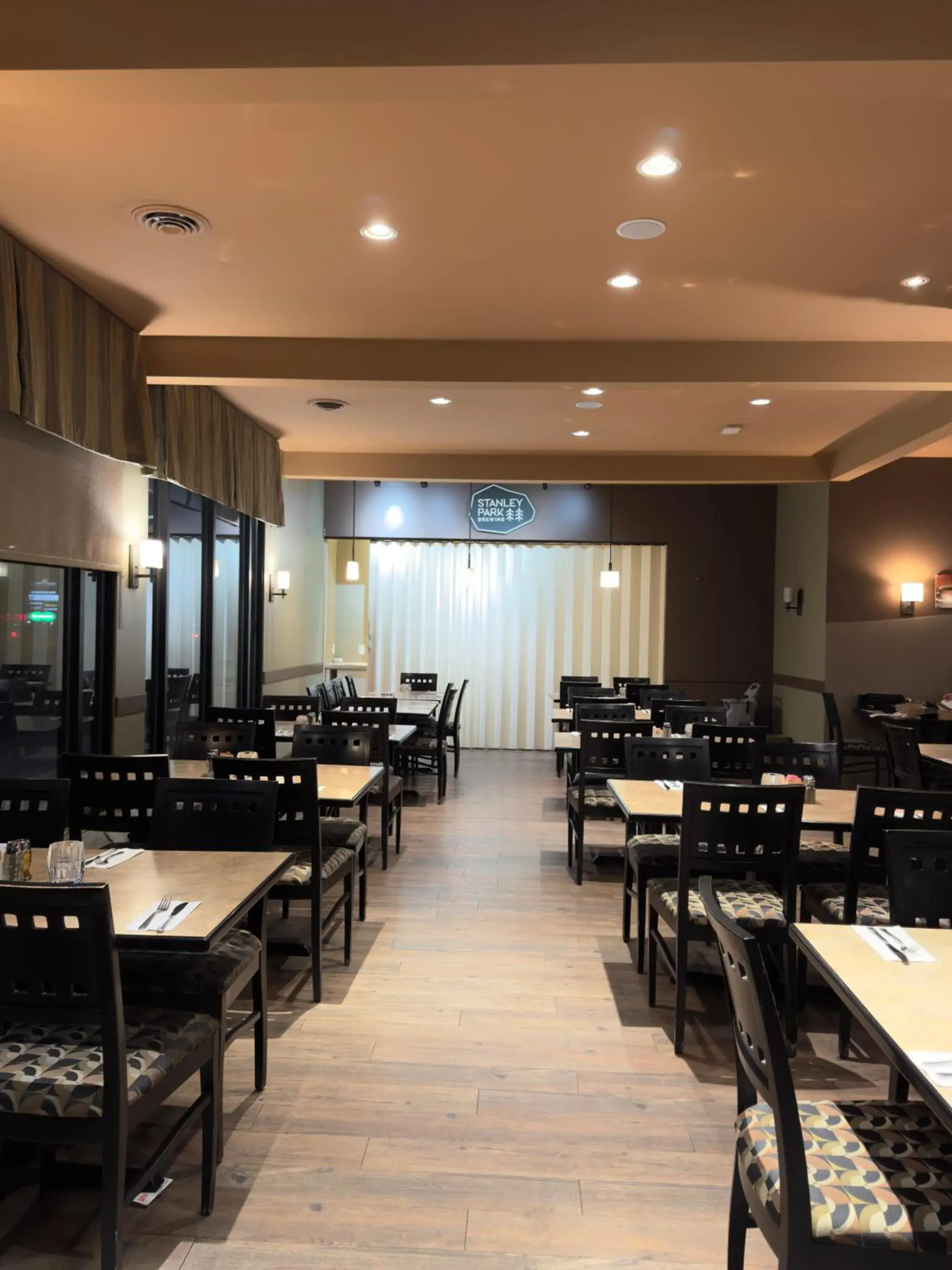 Restaurant/Places to Eat in DIVYA SUTRA Riviera Plaza and Conference Centre, Vernon, BC