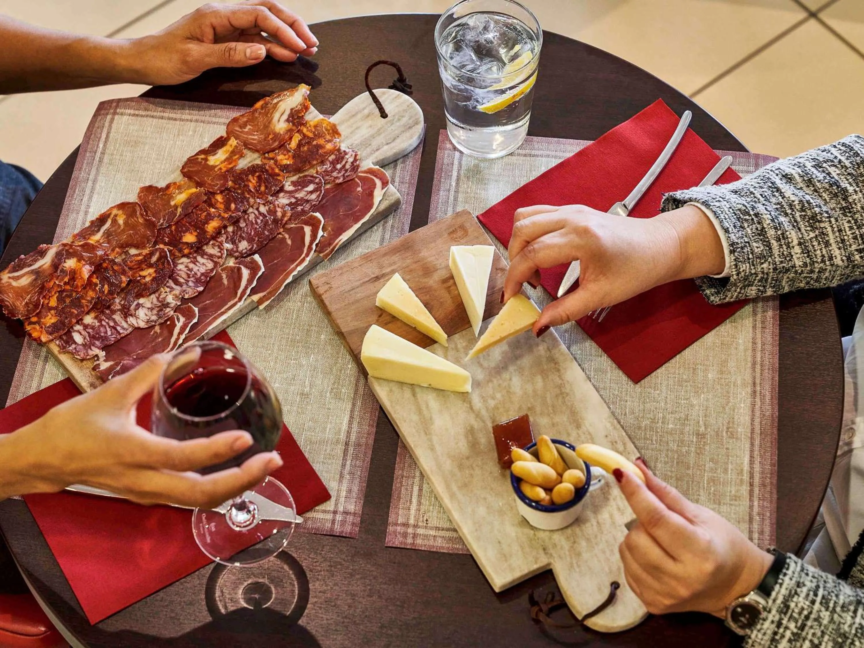 Restaurant/places to eat in Ibis Barcelona Meridiana