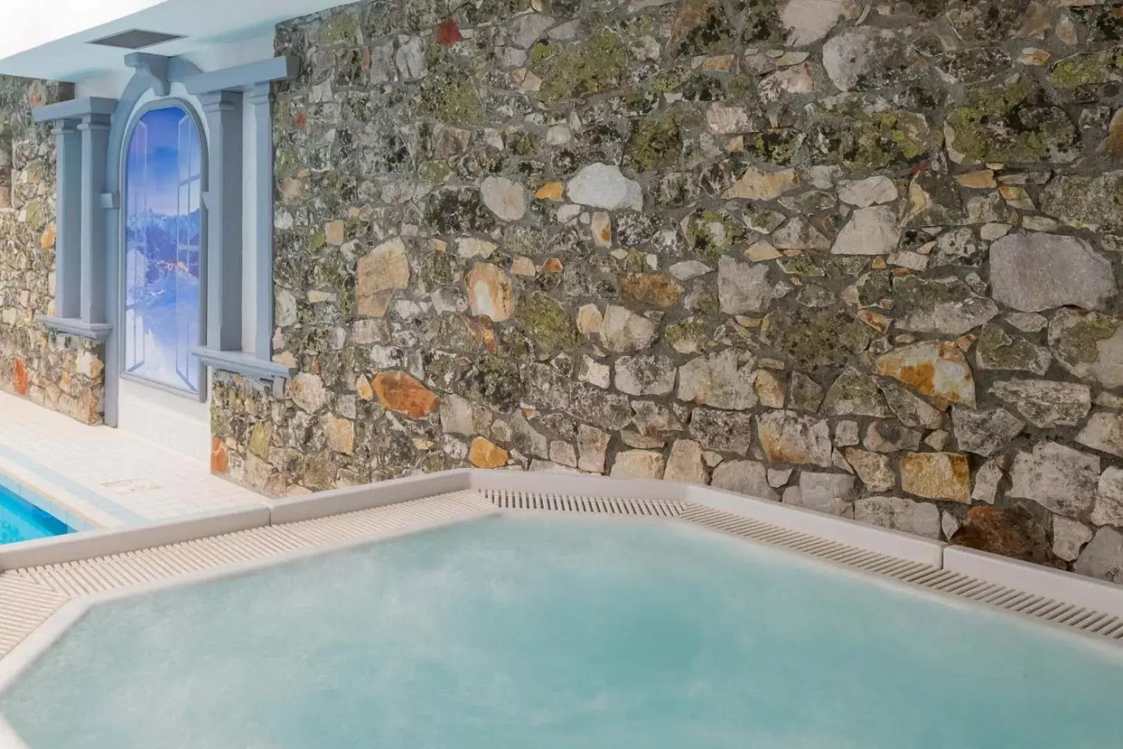 Hot Tub, Swimming Pool in Hotel Carlina