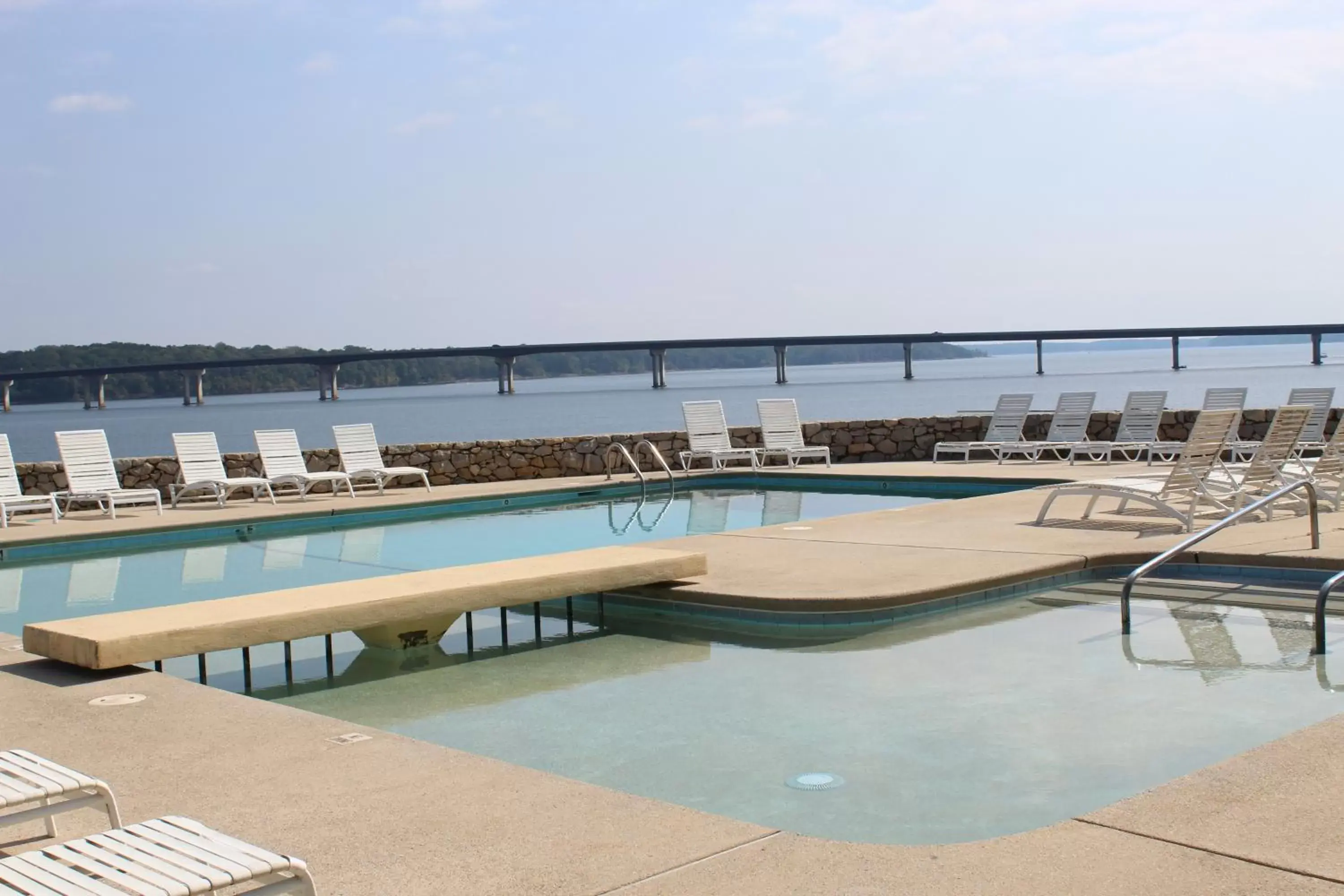 Property building, Swimming Pool in Quality Inn - On The Lake Clarksville-Boydton
