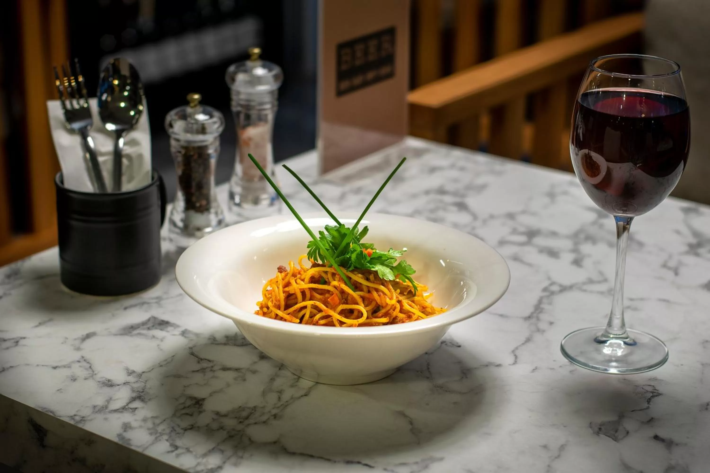 Restaurant/places to eat in Hotel Bossuite Business