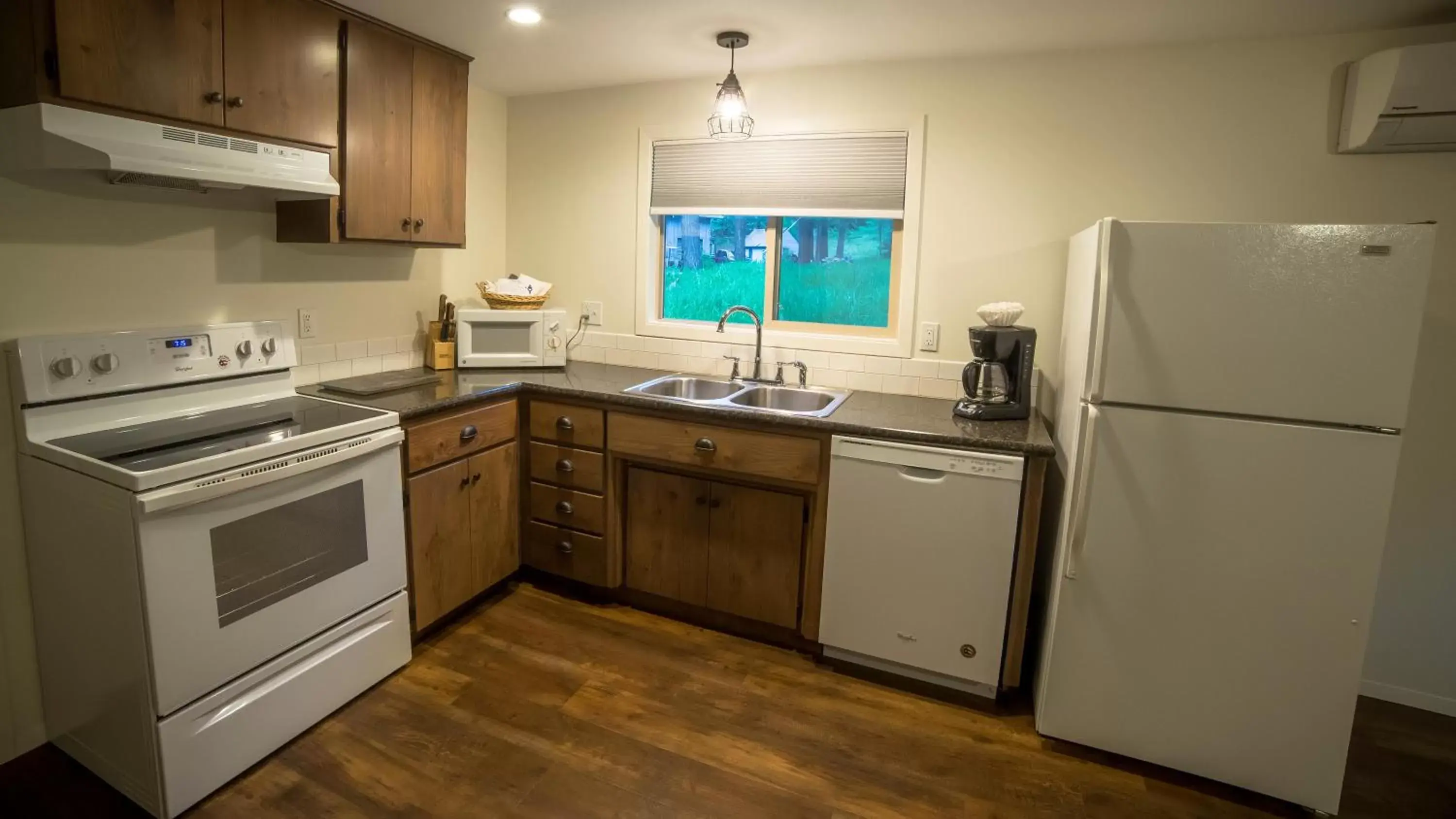 Kitchen or kitchenette, Kitchen/Kitchenette in Eagle Cap Chalets