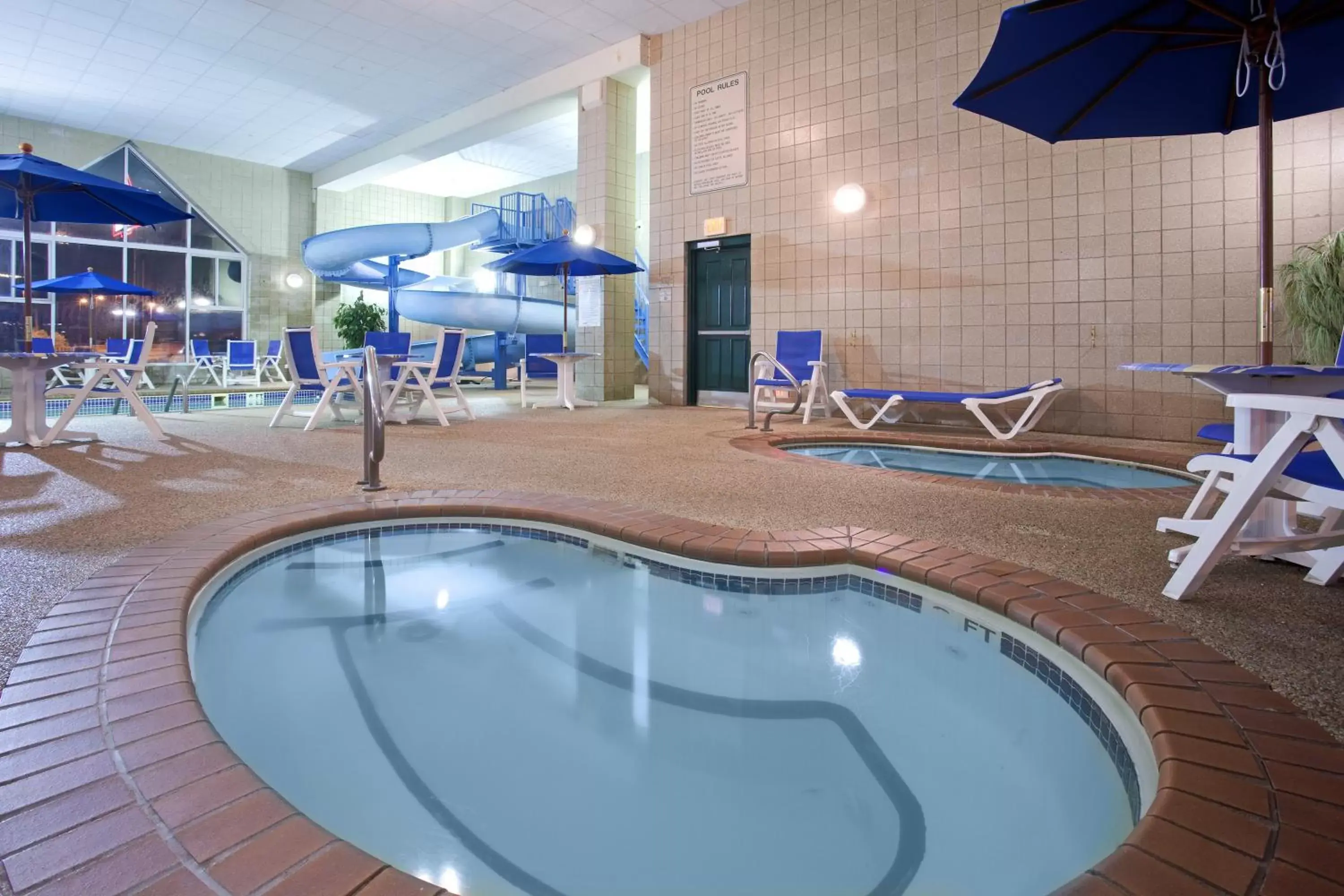 Hot Tub, Swimming Pool in Country Inn & Suites by Radisson, Rapid City, SD