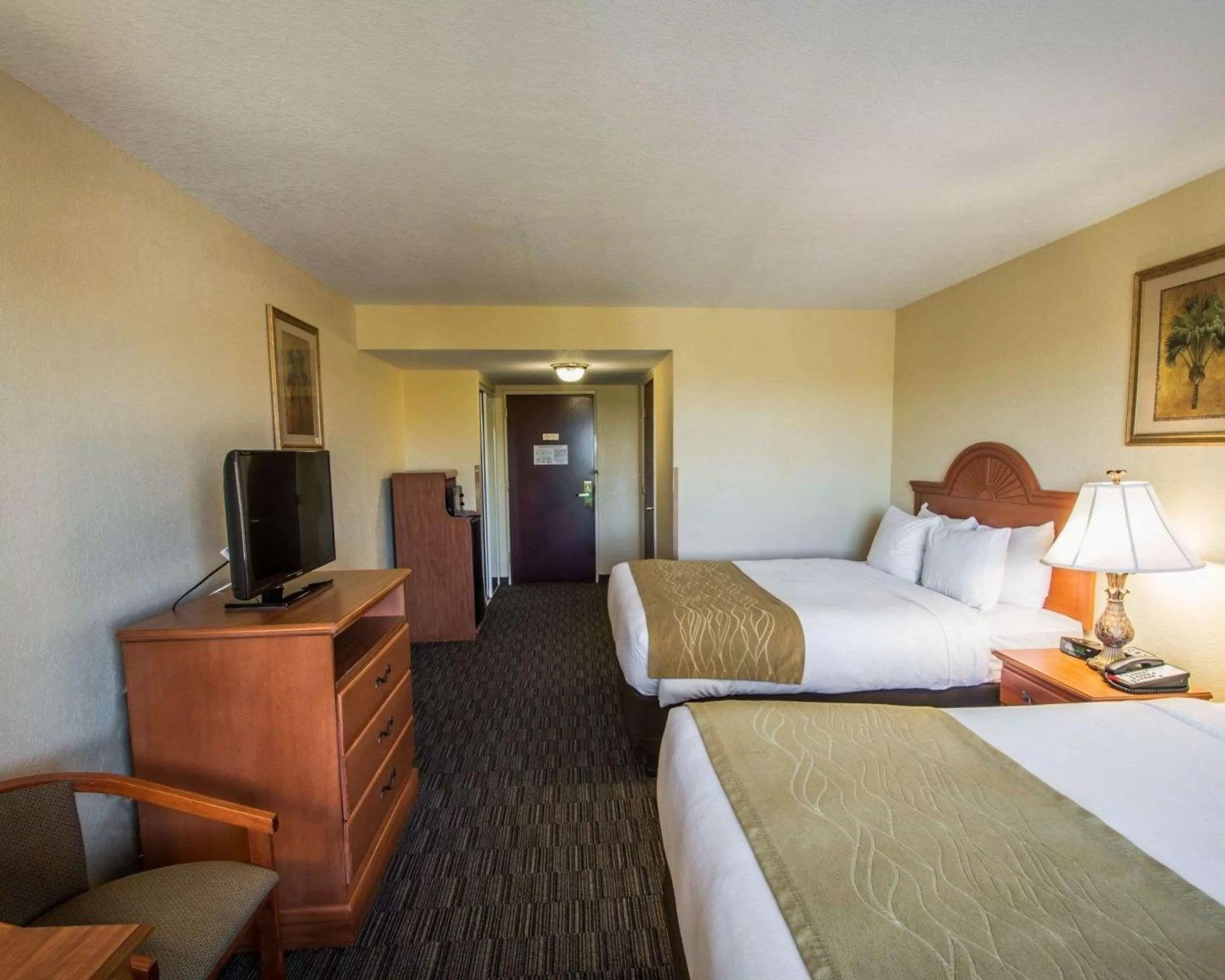 Photo of the whole room, Bed in Comfort Inn & Suites Jupiter I-95