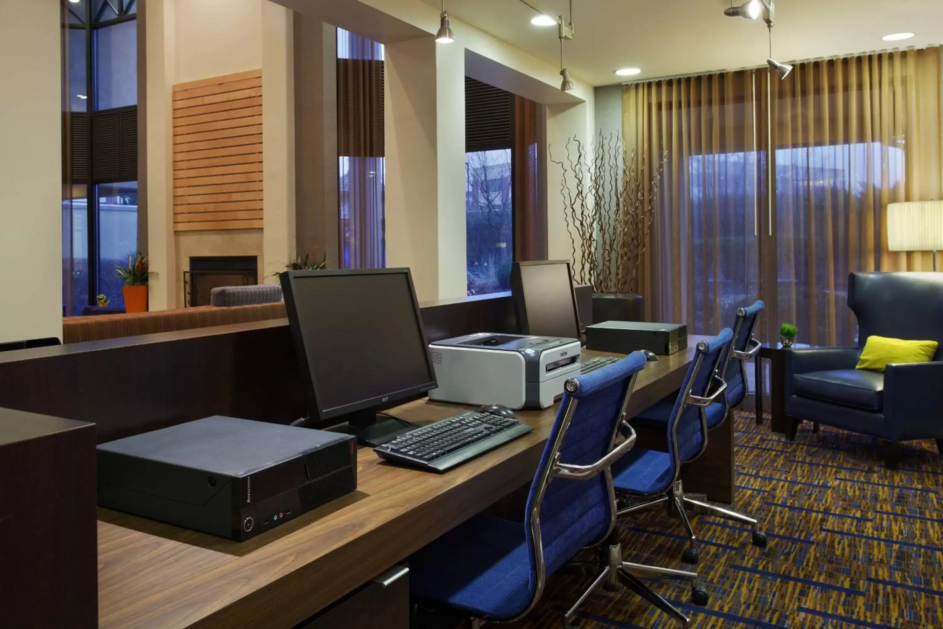 Business facilities in Courtyard Chicago St. Charles