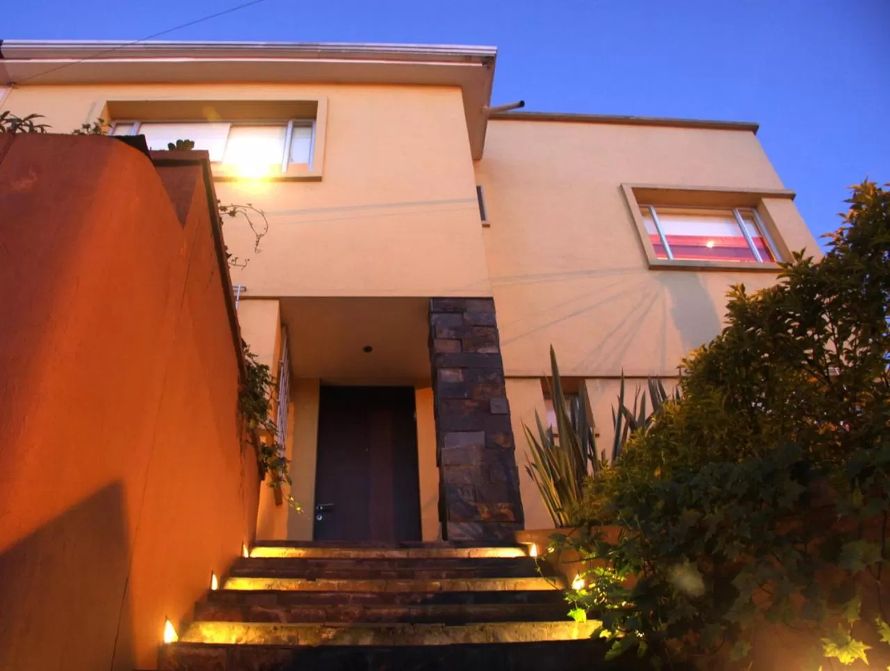 Facade/entrance, Property Building in 6 Suites Hotel