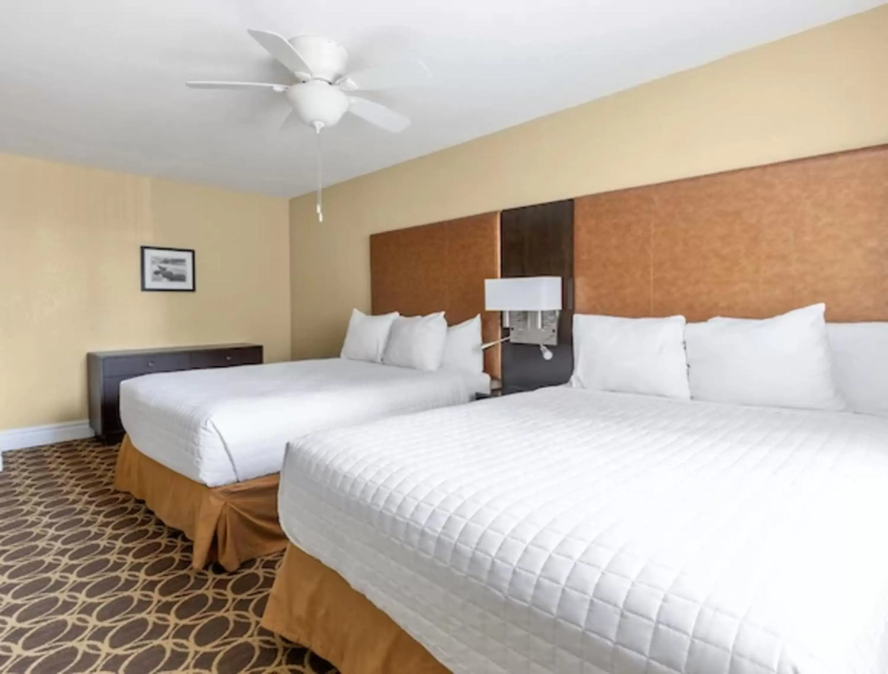 Bedroom, Bed in Marin Suites Hotel