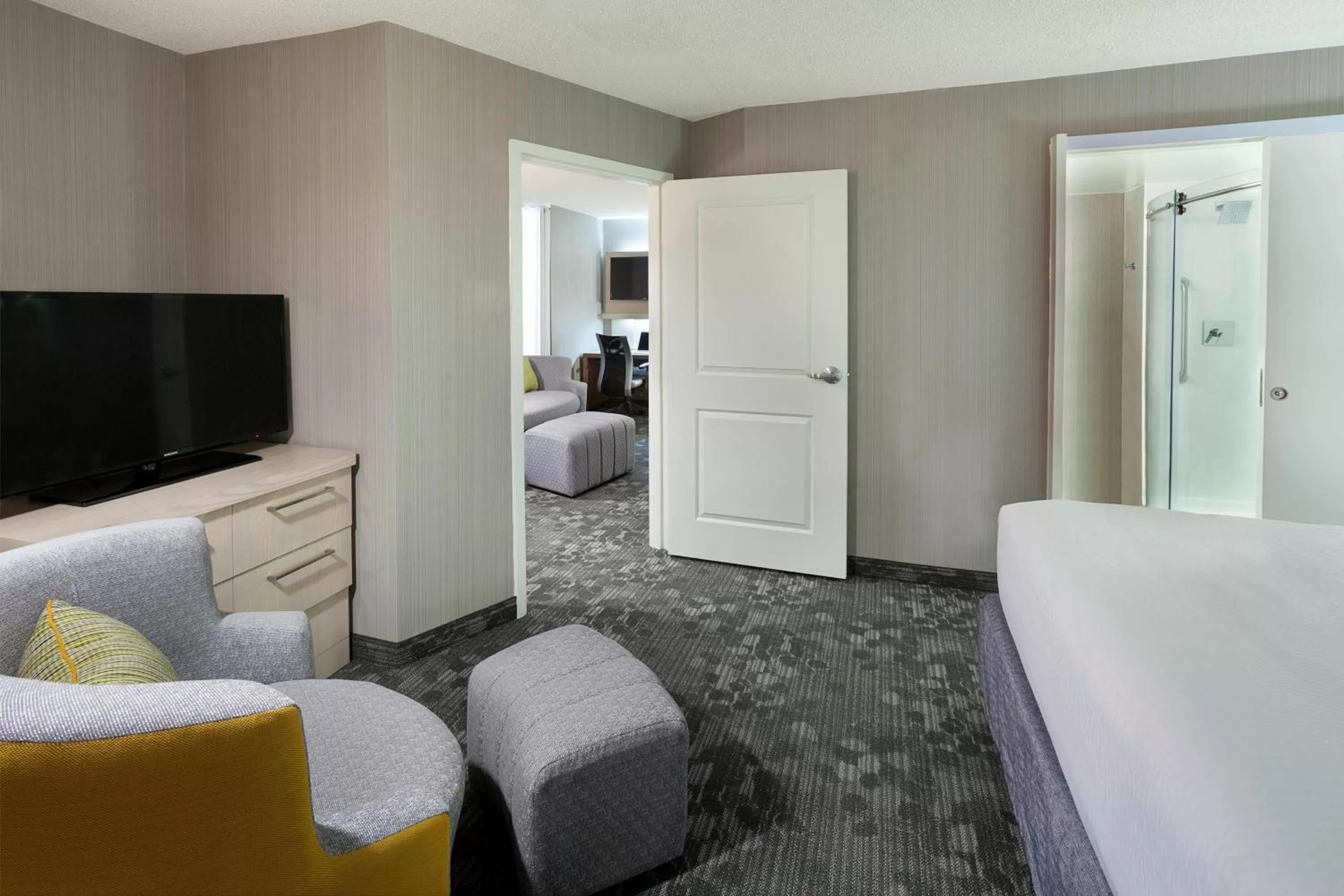 Bedroom, Bed in Courtyard by Marriott Toronto Northeast/Markham