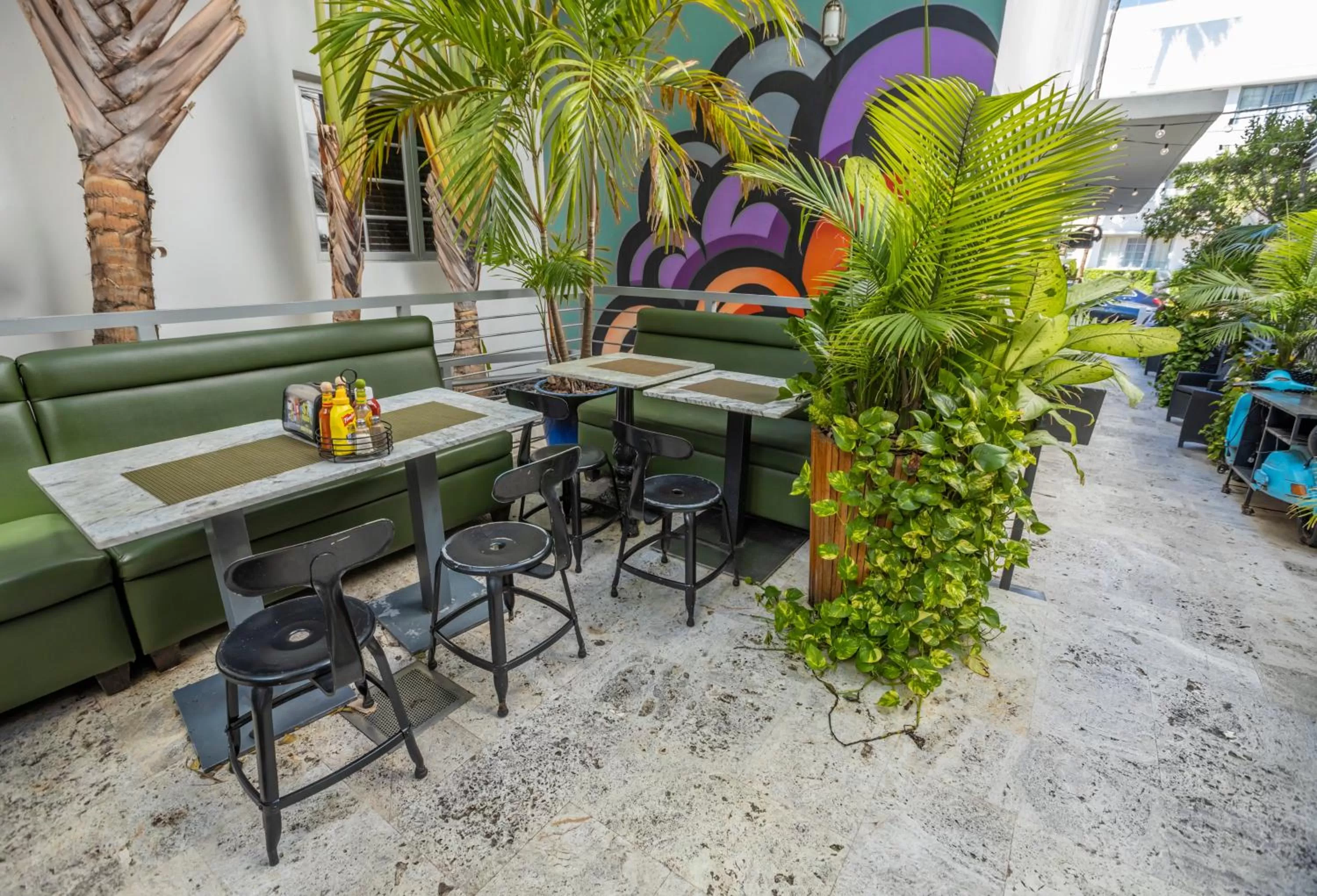 Restaurant/places to eat in Riviera Suites