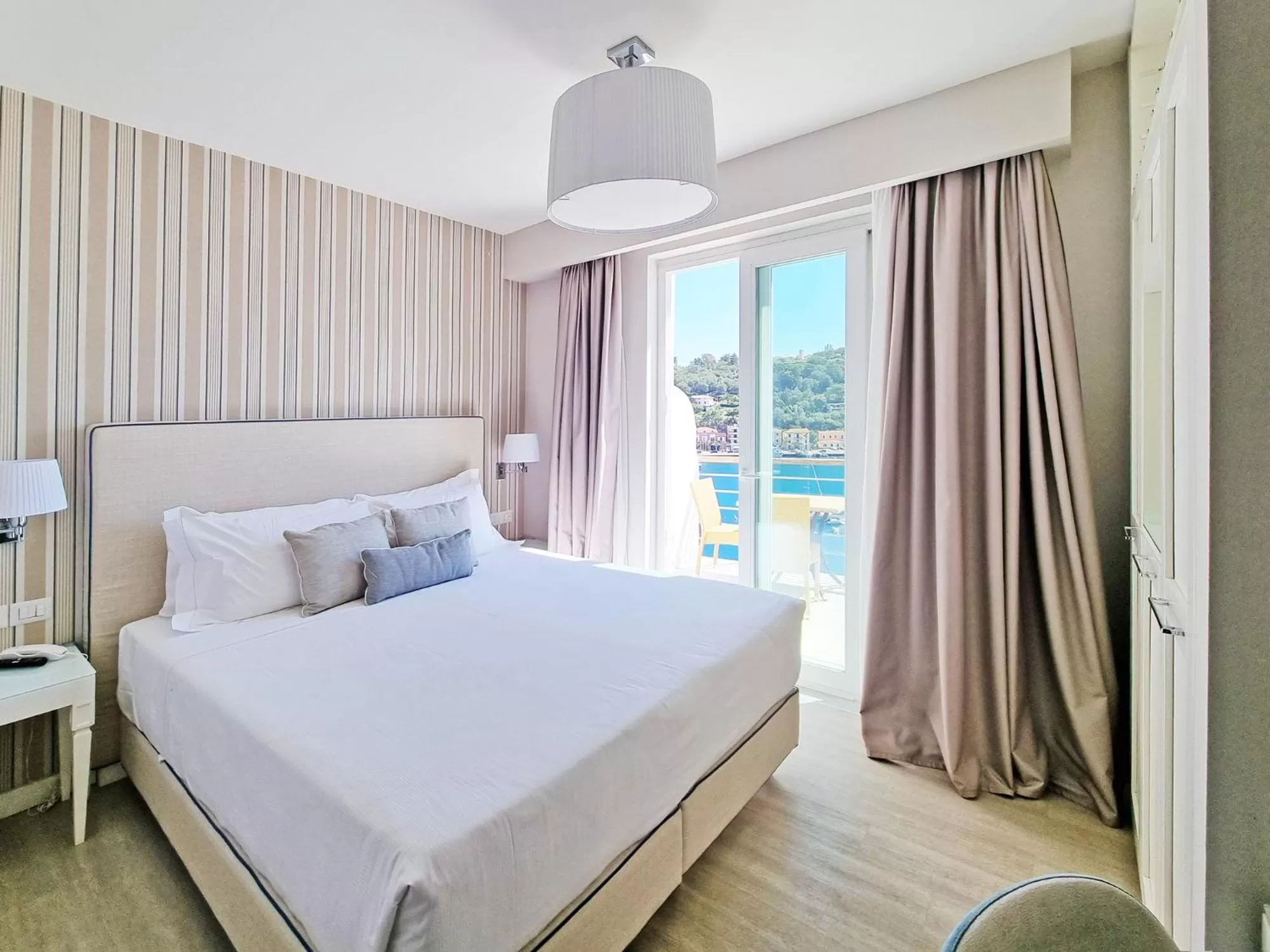 Photo of the whole room, Bed in Hotel Plaza