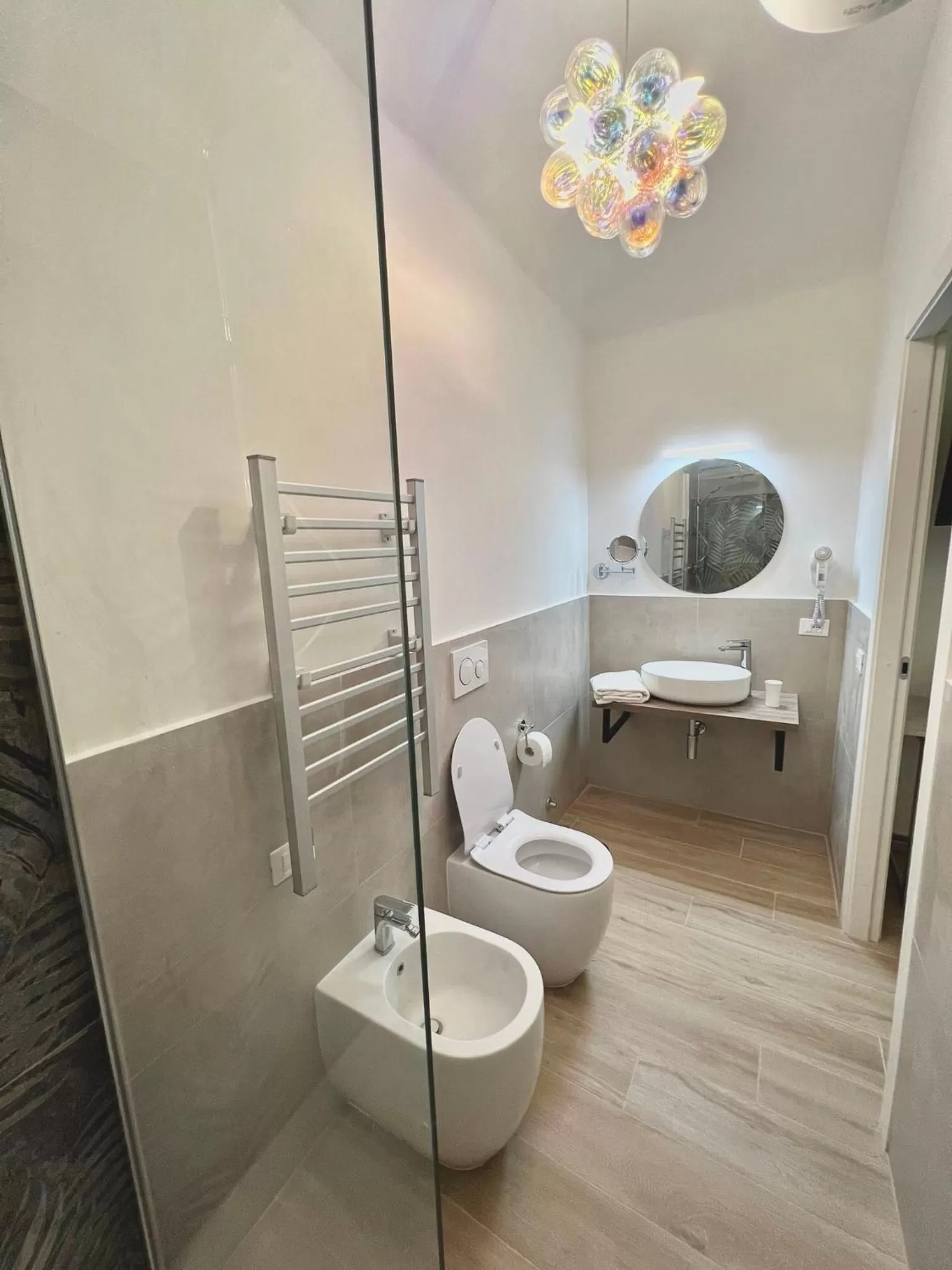 Bathroom in Relais Roma Vaticano - METRO station Ottaviano