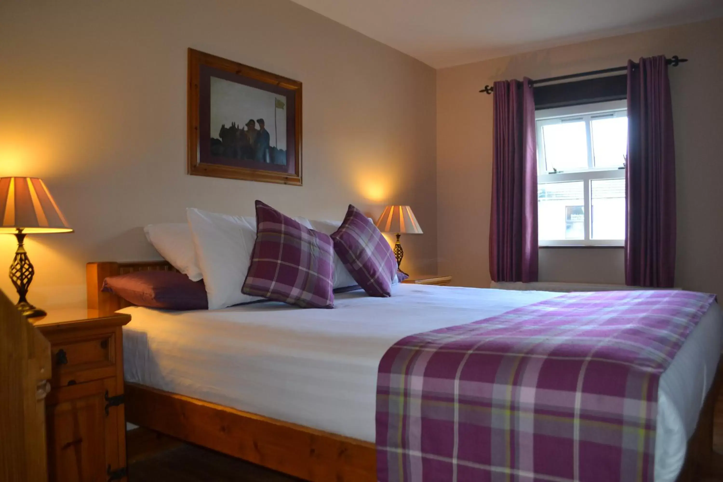 Bedroom, Bed in Walsh's Hotel and Apartments