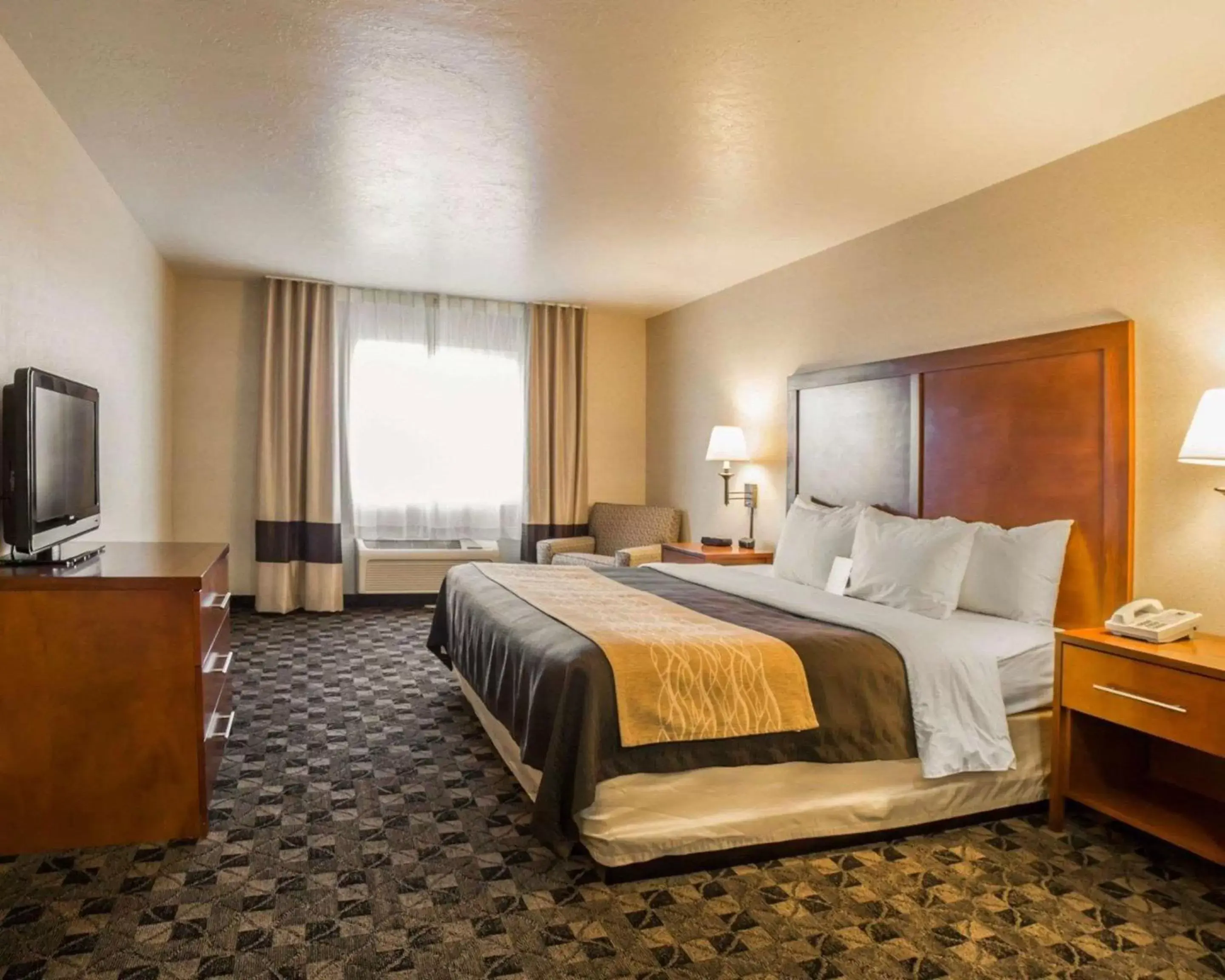 Photo of the whole room, Bed in Comfort Inn & Suites Beaver - Interstate 15 North