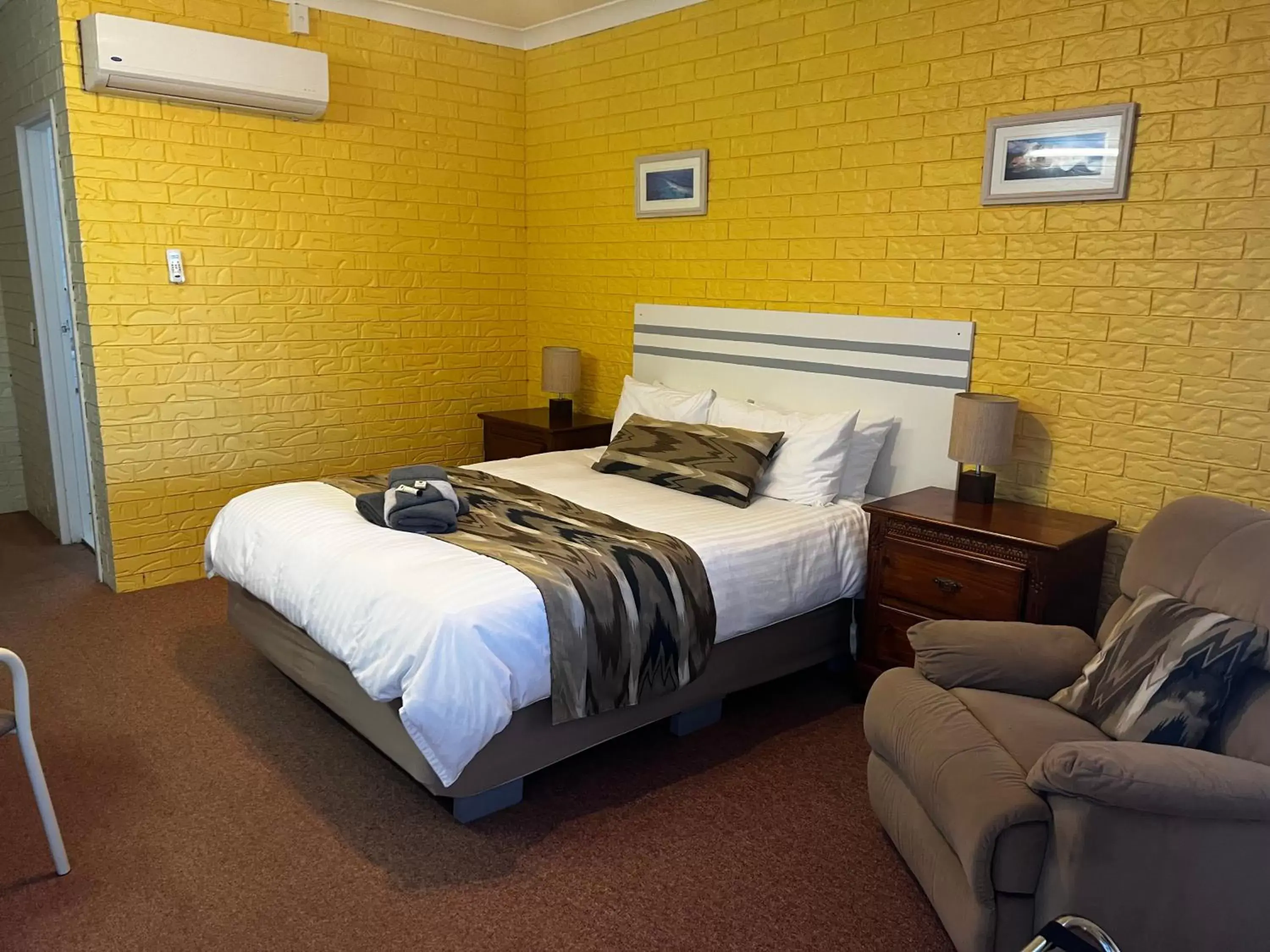 Bed in Jillaroo Motor Inn
