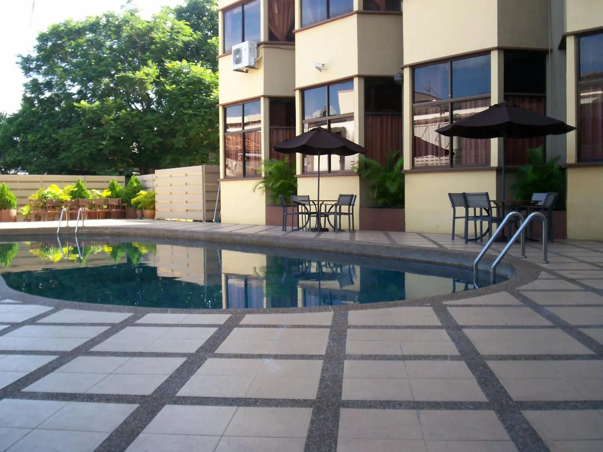 Swimming Pool in Hotel Grand Crystal