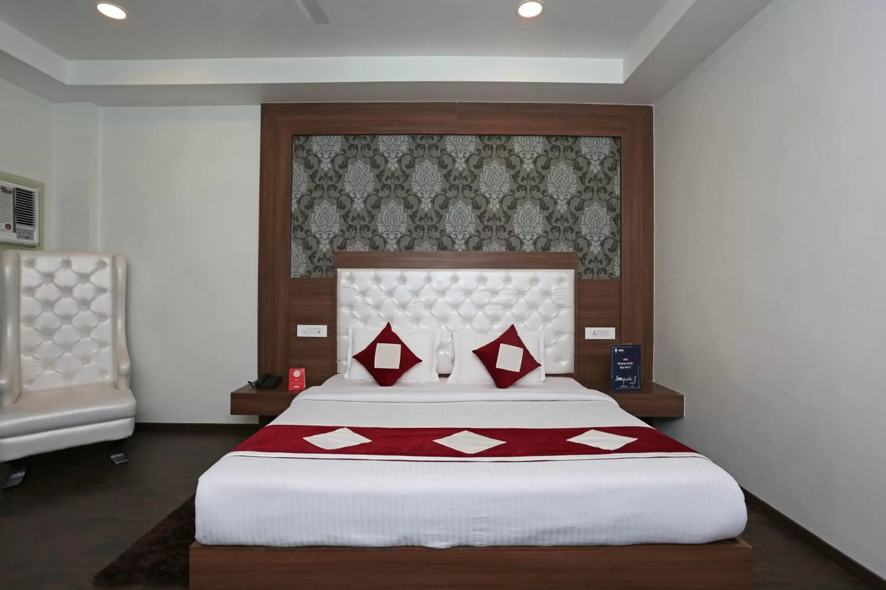 Bedroom, Bed in Hotel The Royal Krishna