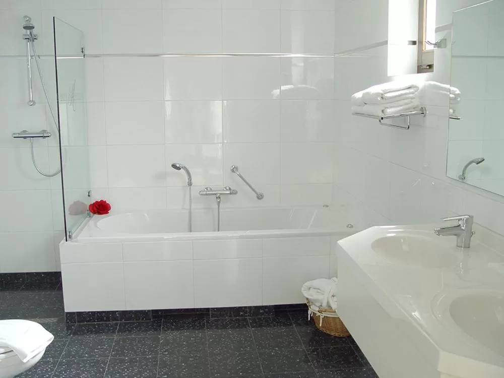 Shower in Hotel Huys van Heusden