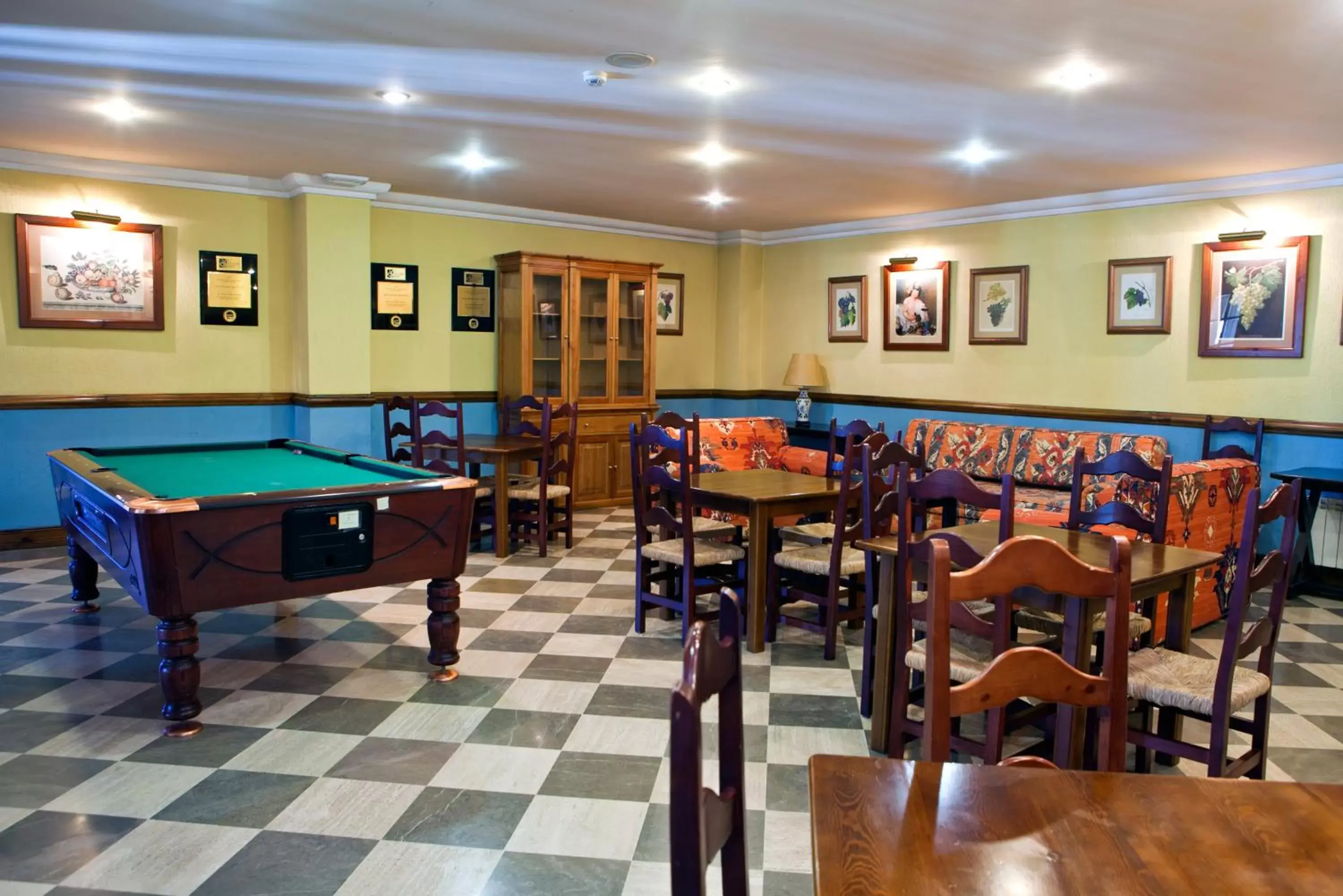 Game Room, Billiards in Hotel Apartamentos Trevenque