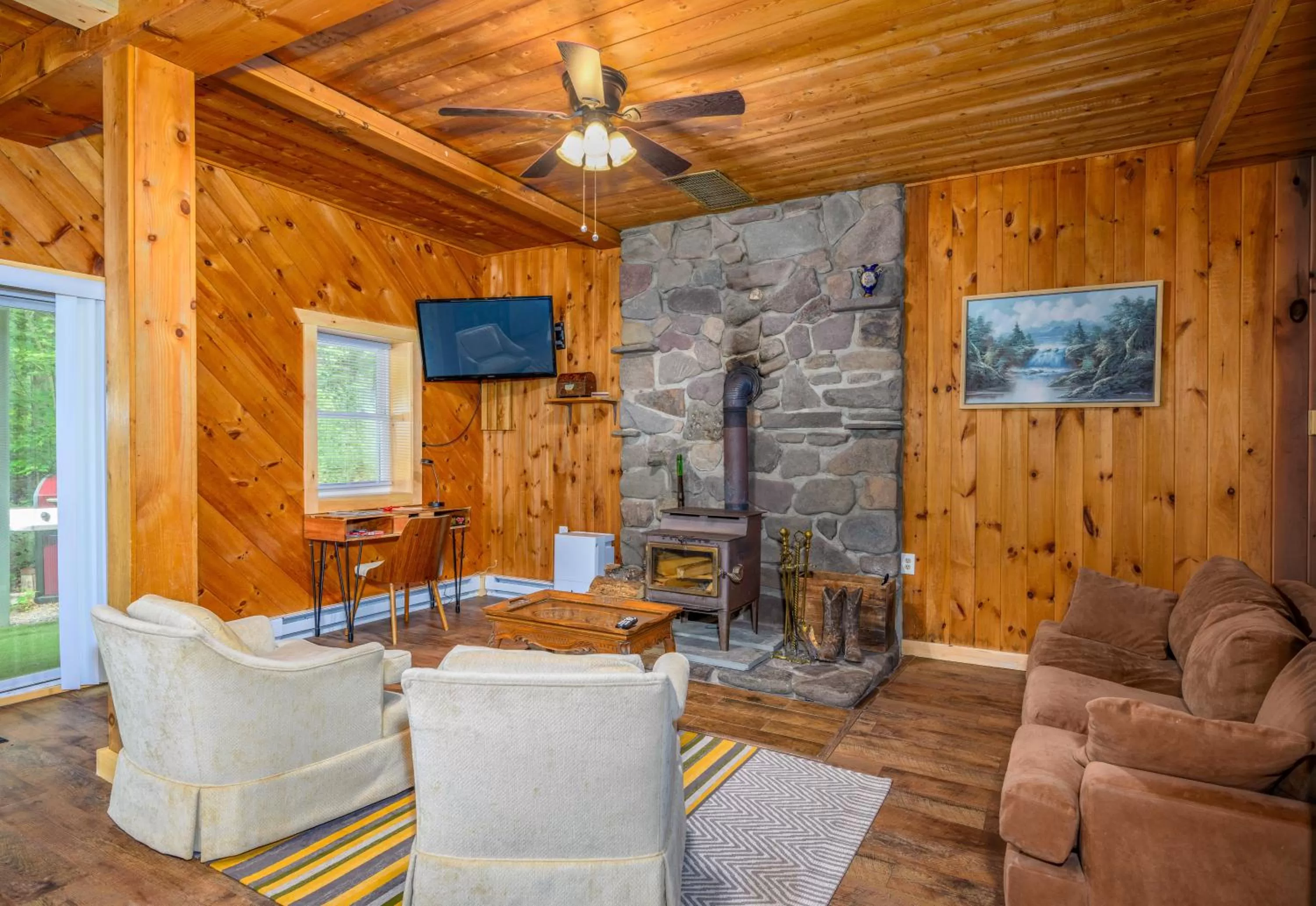 Seating Area in Mountain Treasure Bed and Breakfast