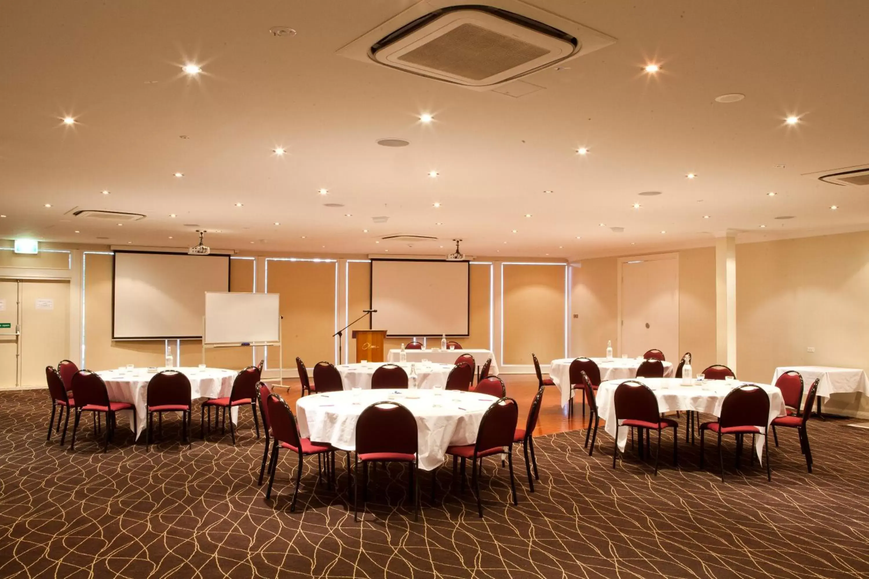 Business facilities in Mercure Canberra