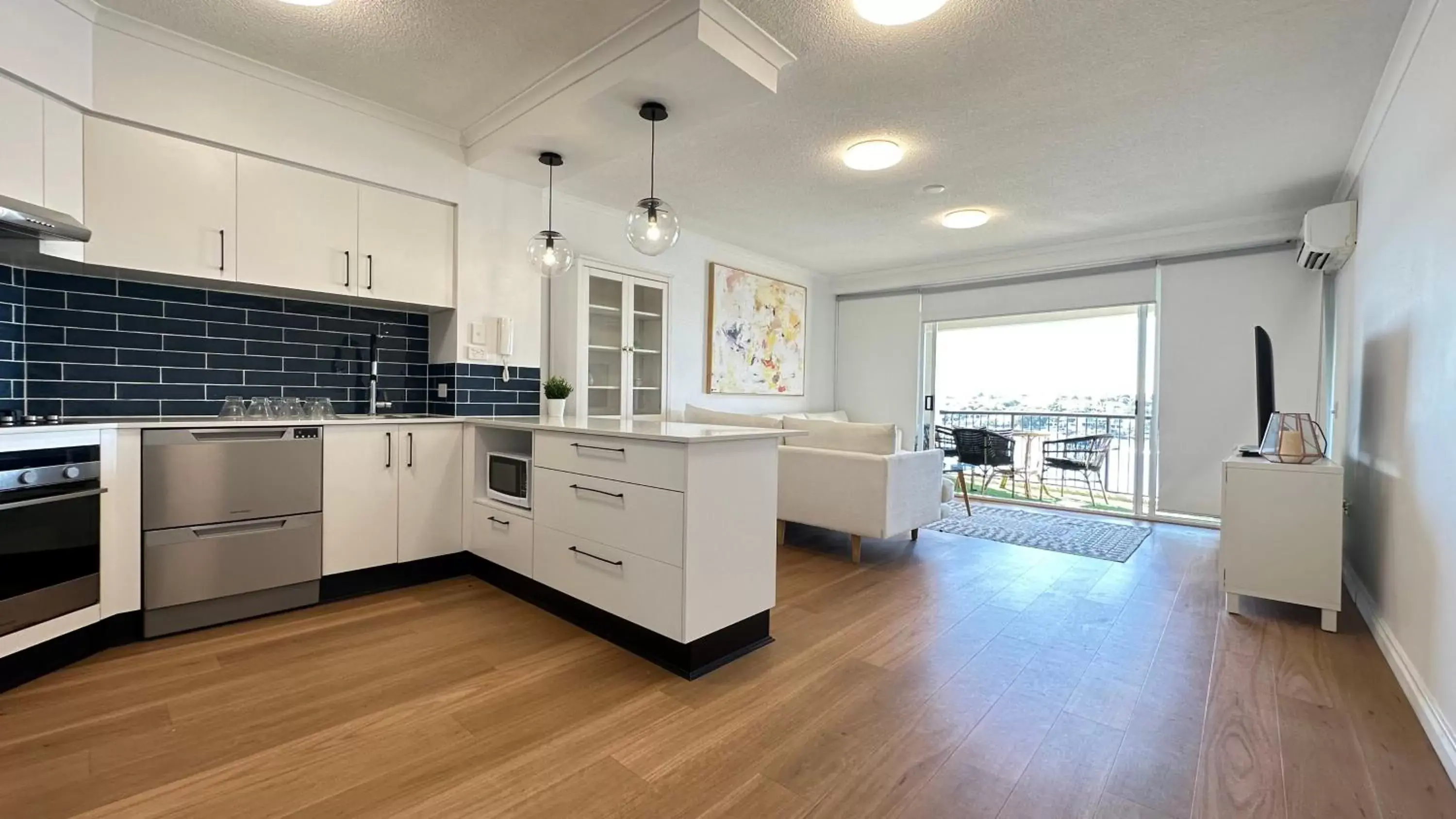 Kitchen/Kitchenette in Goldsborough Place Apartments