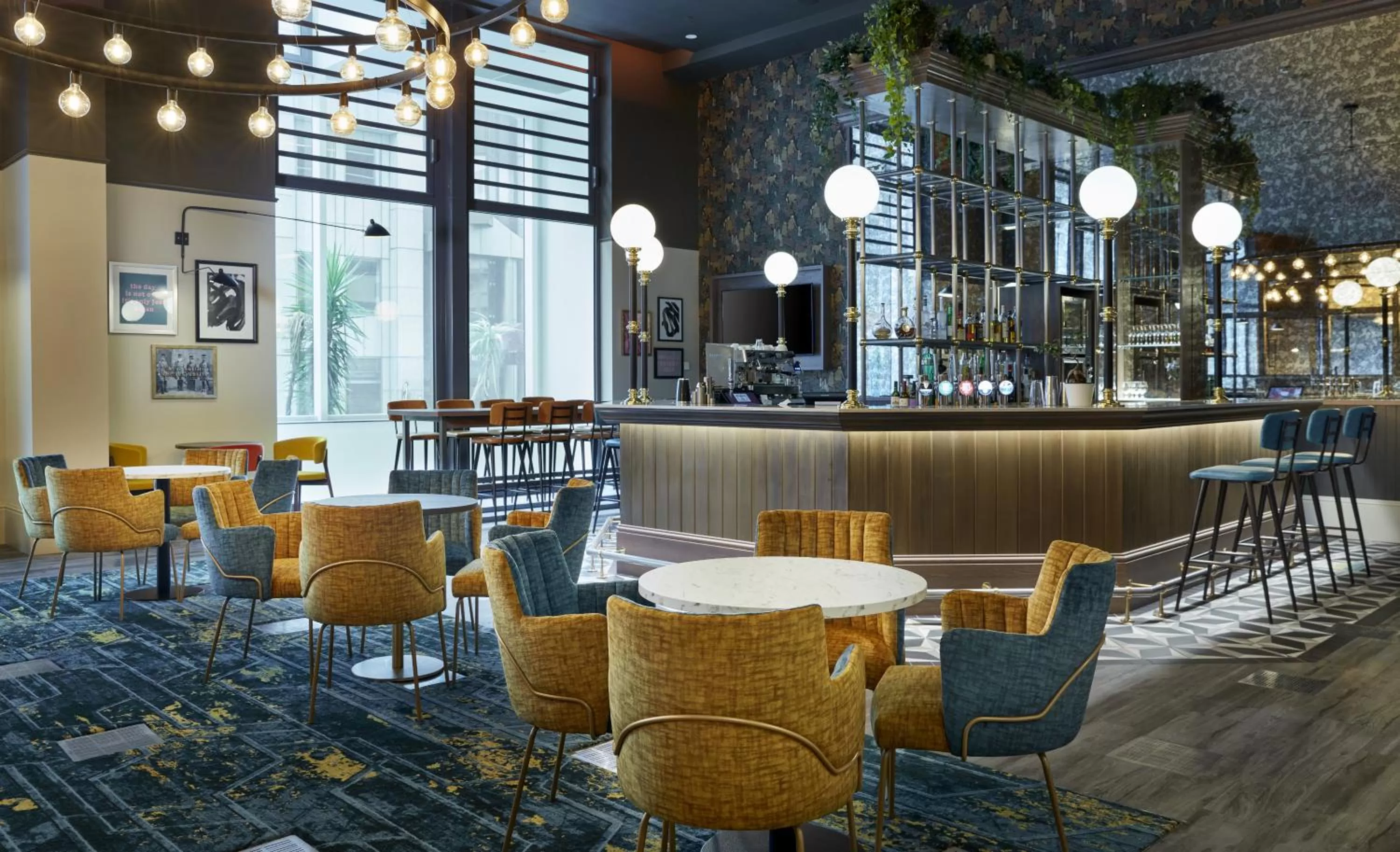 Lounge or bar in Leonardo Royal London Tower Bridge
