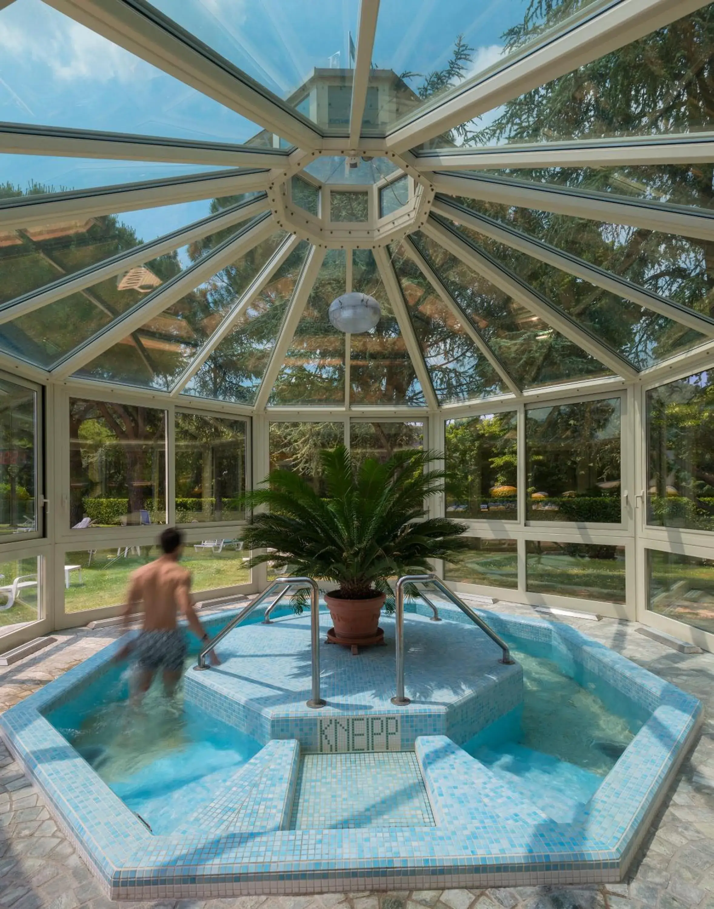 Hot Spring Bath, Swimming Pool in Apollo Terme Hotel