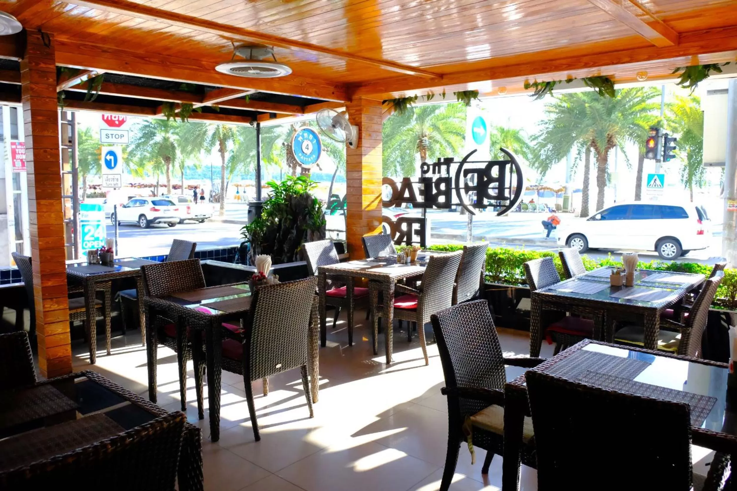 Restaurant/places to eat in The Beach Front Resort, Pattaya
