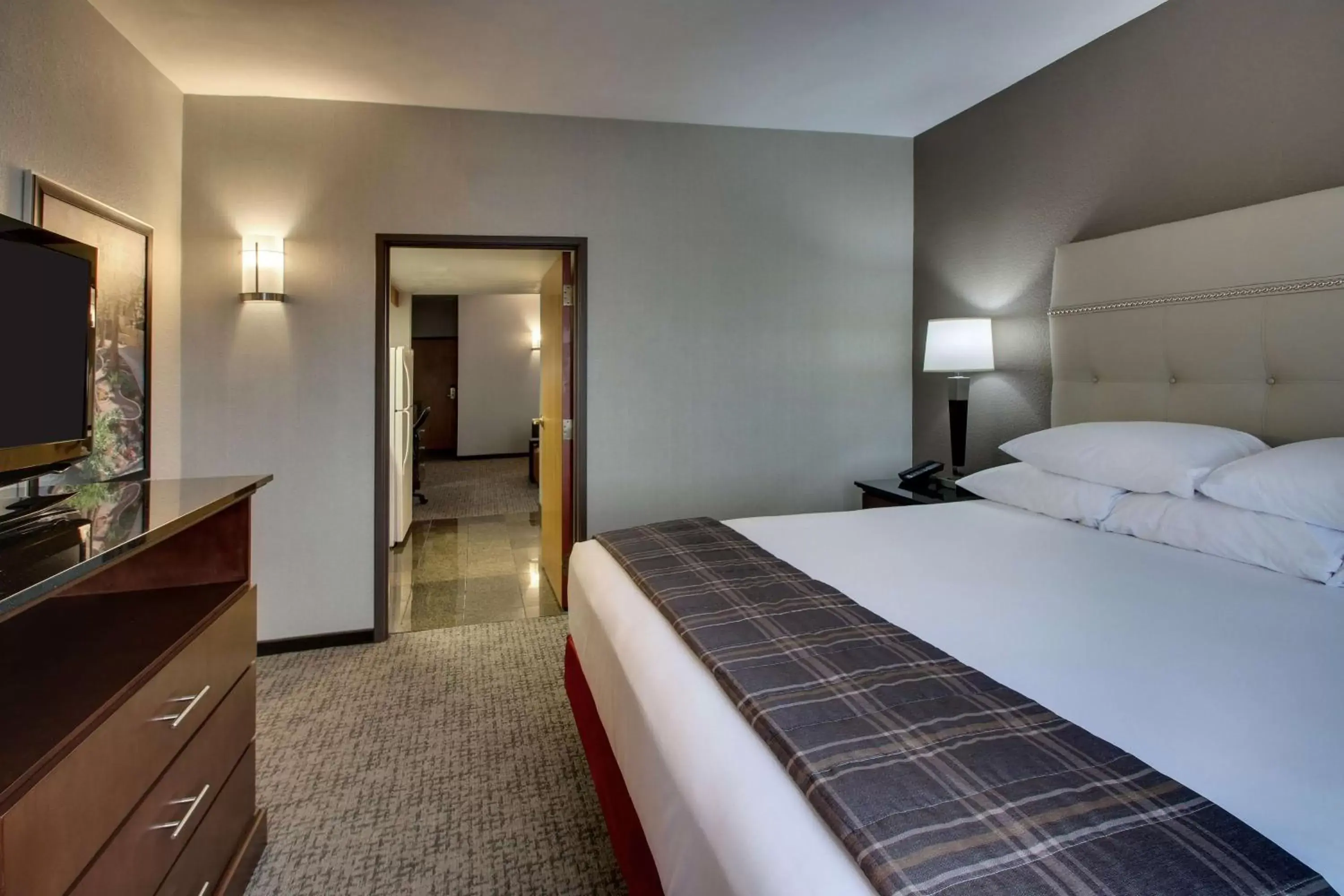 Photo of the whole room, Bed in Drury Inn & Suites San Antonio Northwest Medical Center