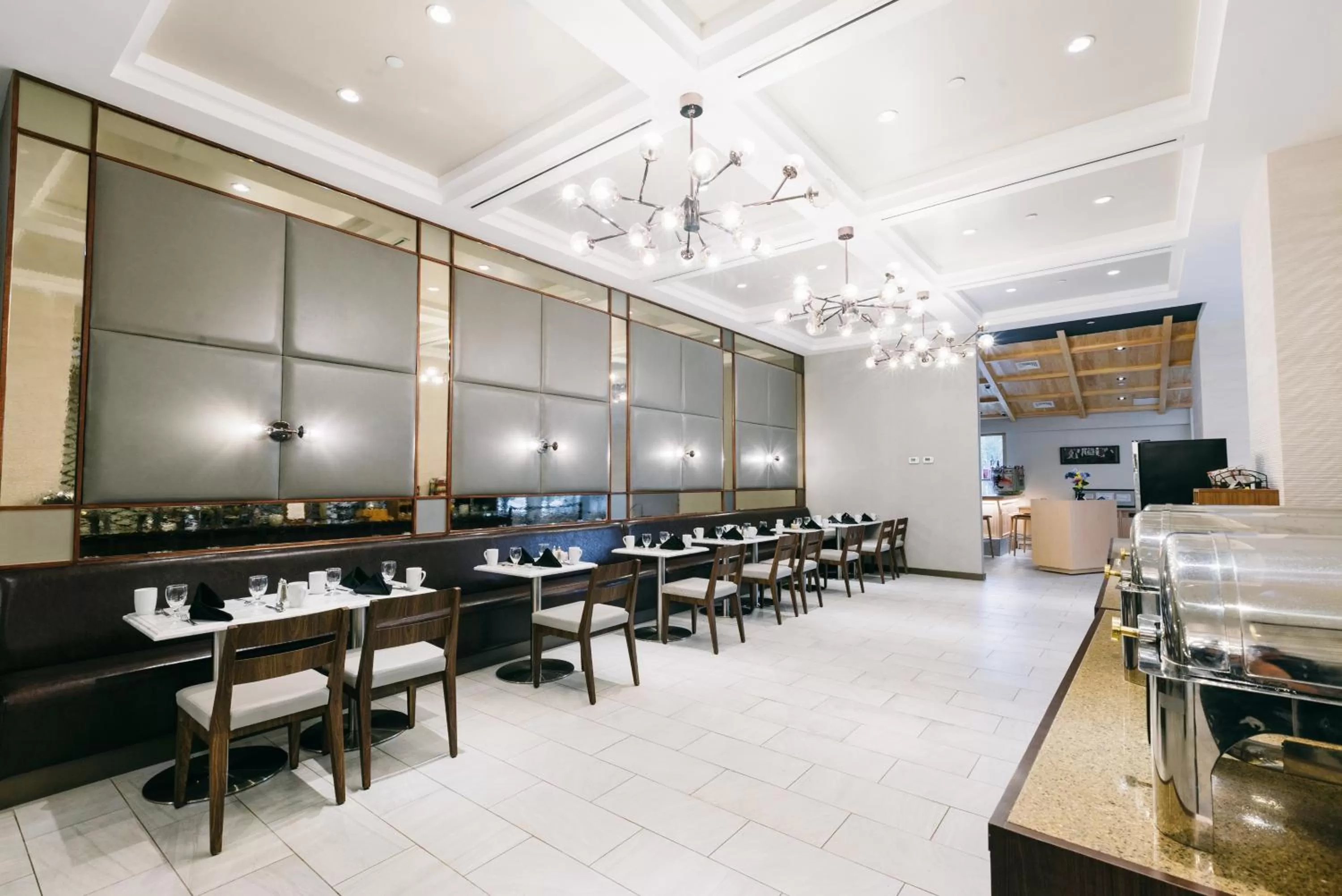 Restaurant/places to eat in APA Hotel Woodbridge