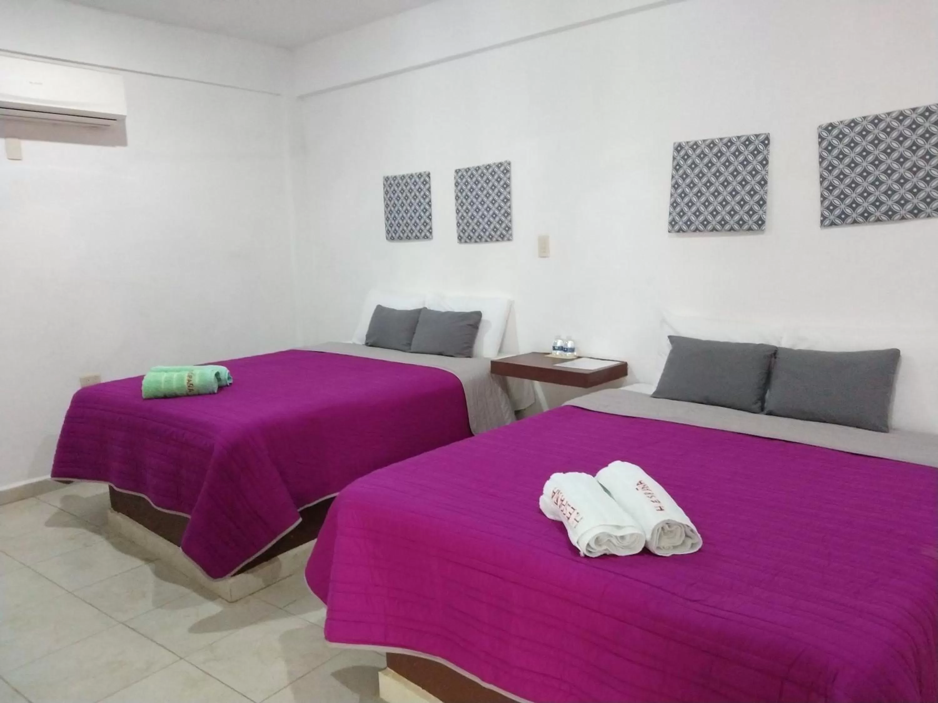 Photo of the whole room in Hotel España