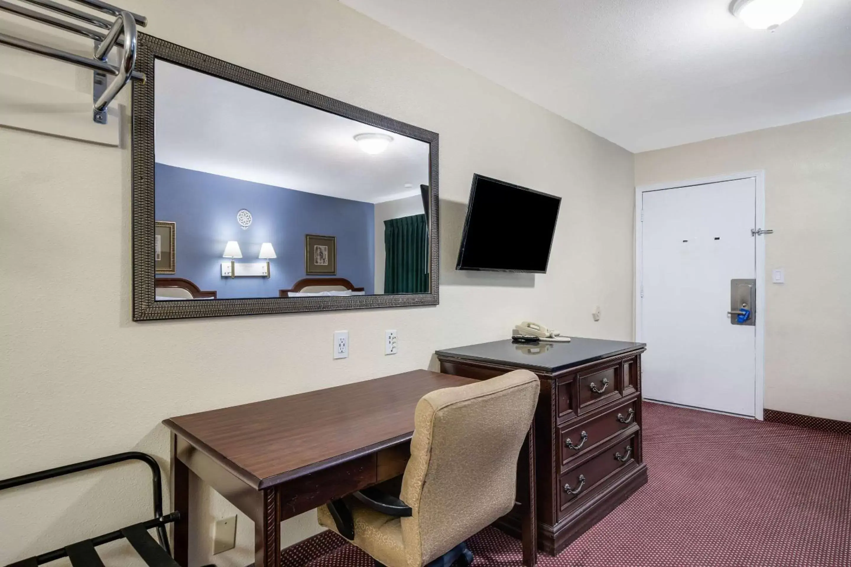 Photo of the whole room, TV/Entertainment Center in Rodeway Inn & Suites