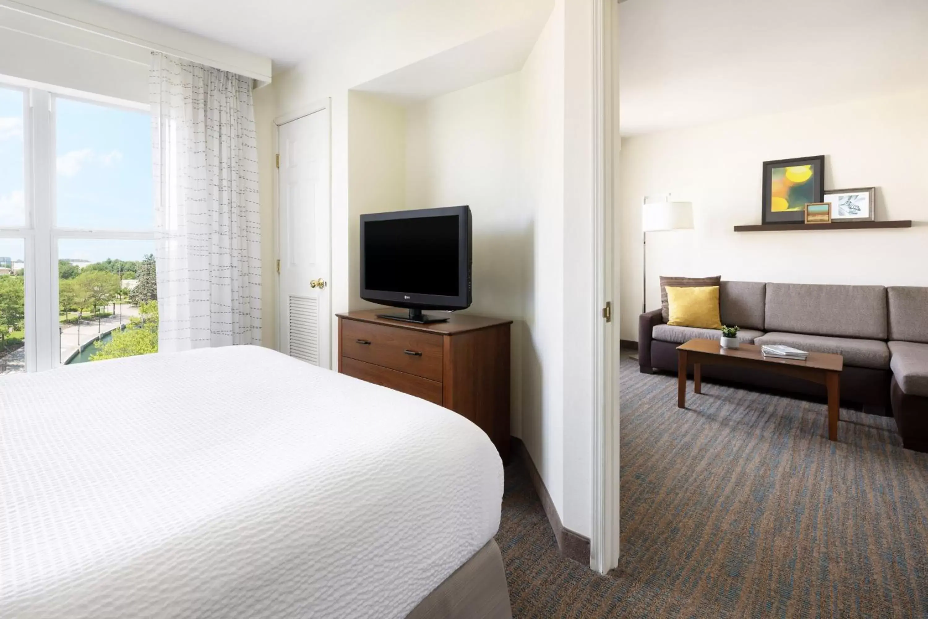 Bedroom, TV/Entertainment Center in Residence Inn Des Moines West at Jordan Creek Town Center