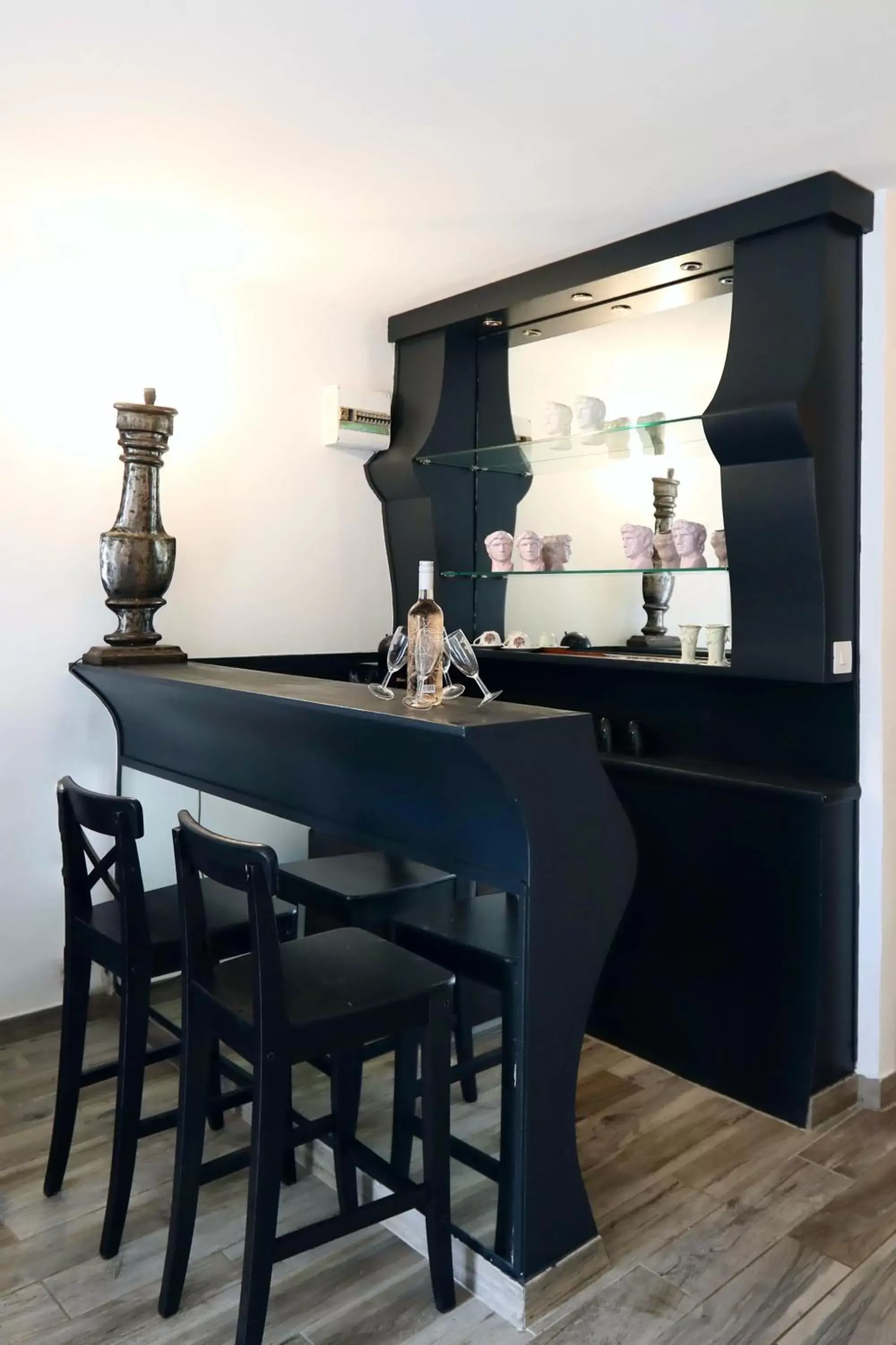 Dining area, Kitchen/Kitchenette in Luxe et sérénité au cœur de Saint-Tropez Suites spacieuses avec jardin enchanteur La Romana
