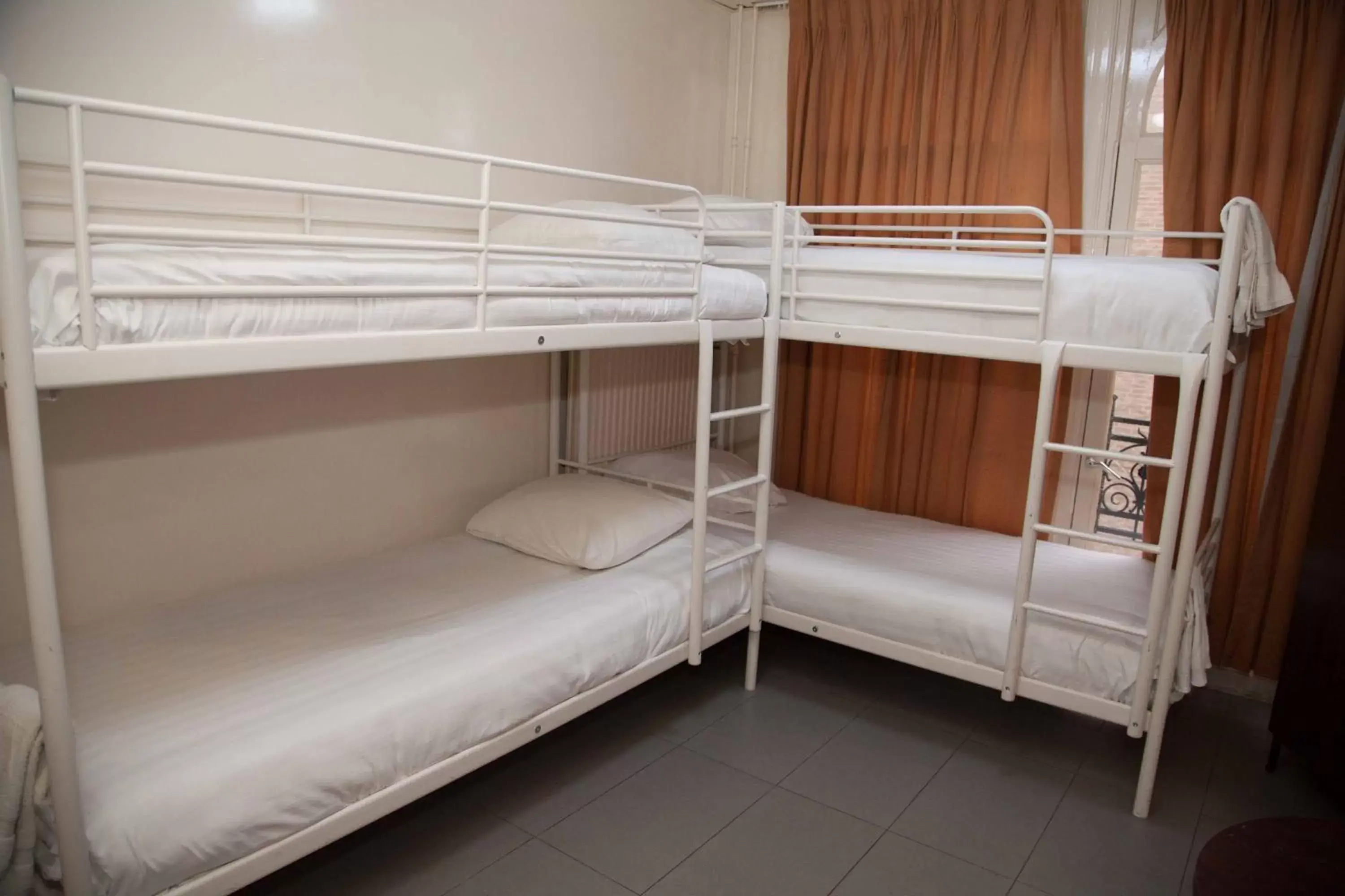 Bed, Bunk Bed in Hotel Jimmy