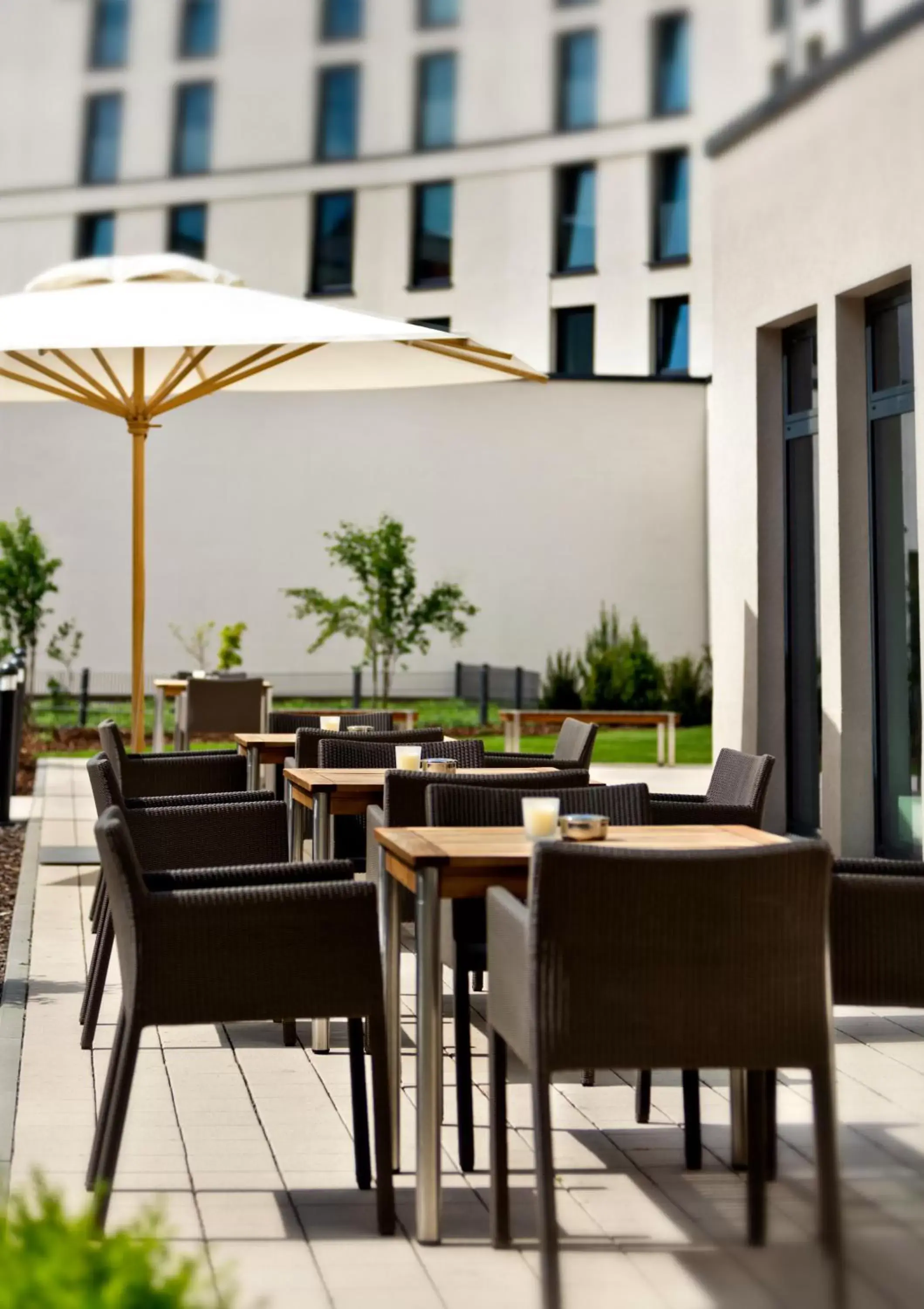Balcony/Terrace, Restaurant/Places to Eat in Citadines City Centre Frankfurt
